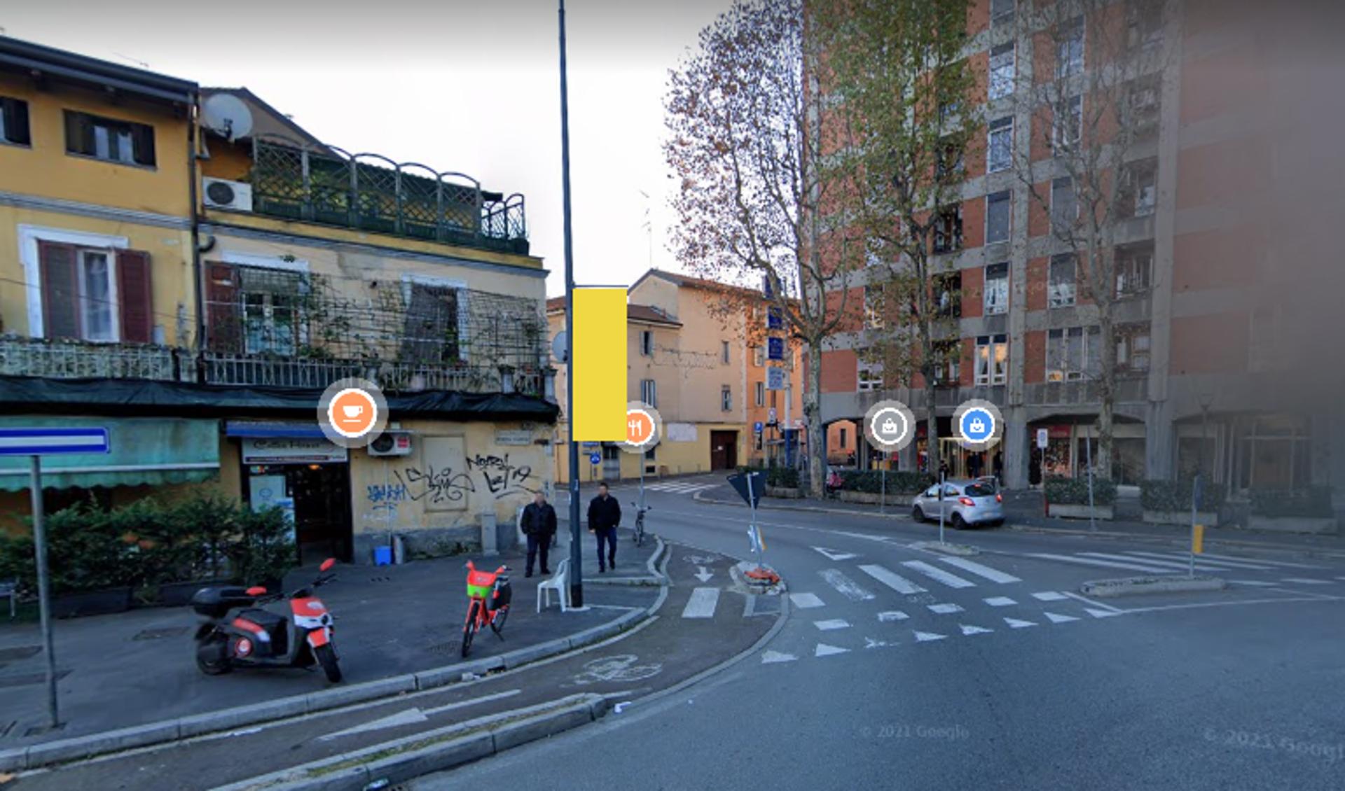 Impianto VERTICAL BANNER a Milano, in zona Grassi