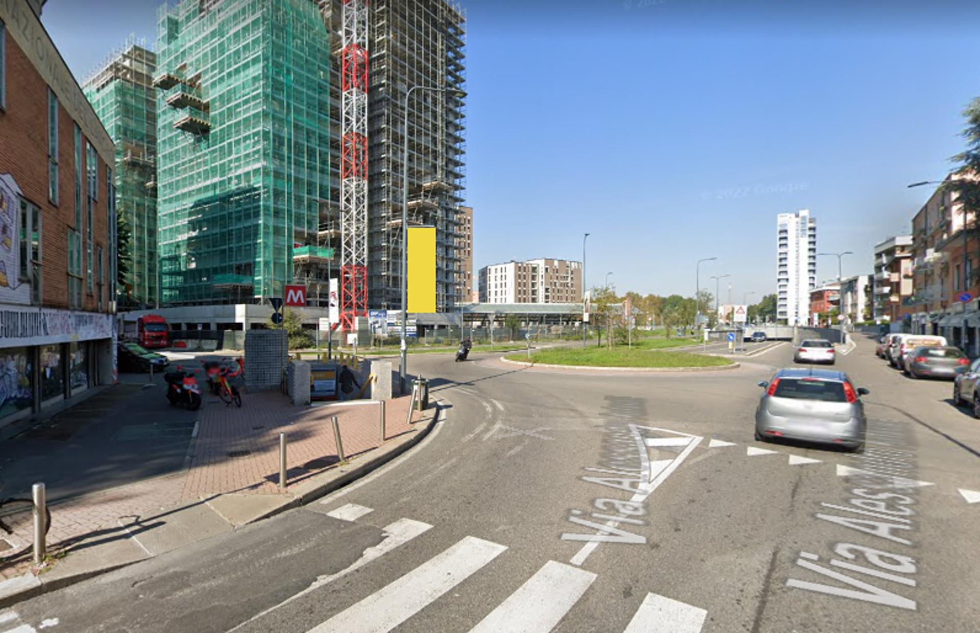 Impianto VERTICAL BANNER a Milano, in zona Adam style