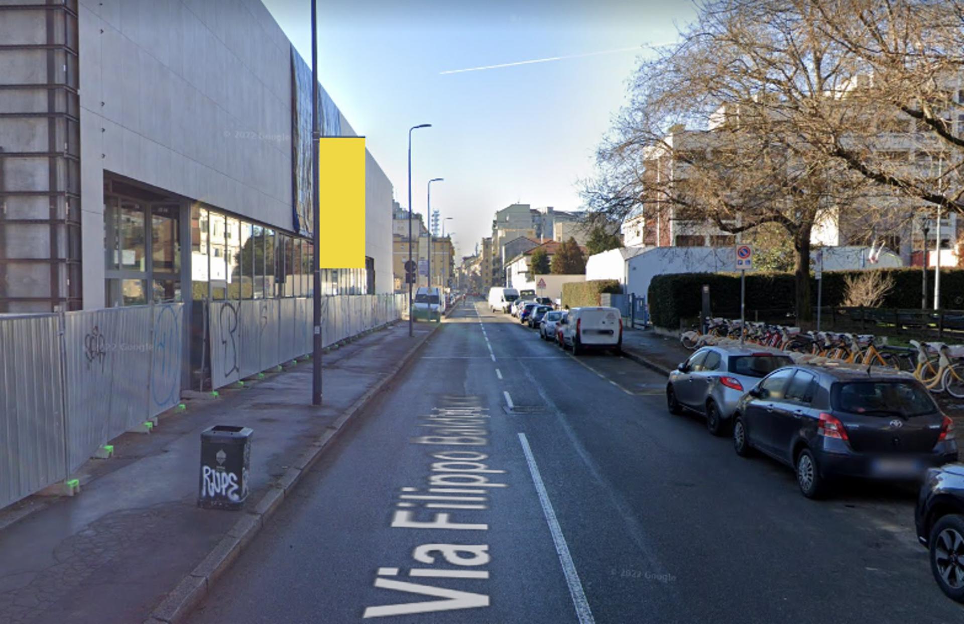 Impianto VERTICAL BANNER a Milano, in zona Al Padellone