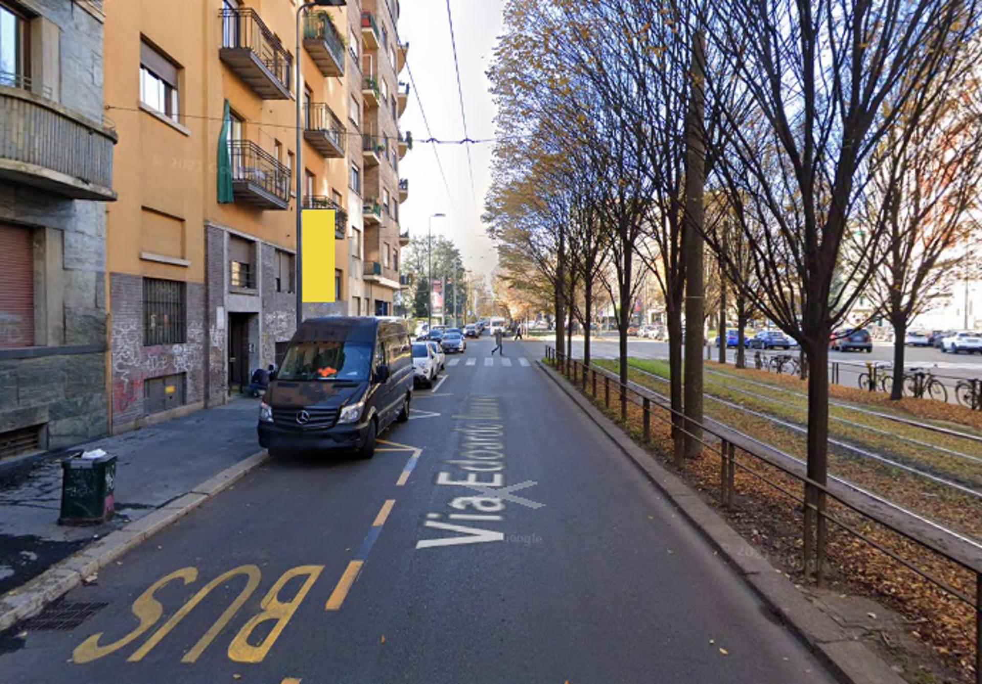 Impianto VERTICAL BANNER a Milano, in zona Birrificio Lambrate