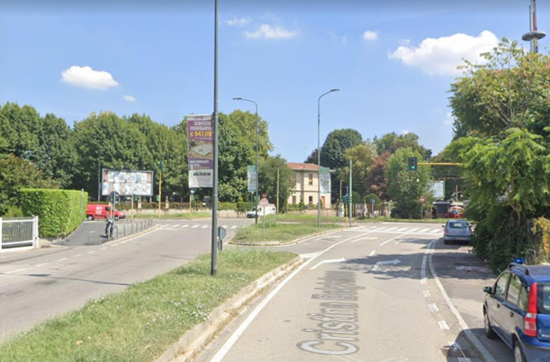 Impianto VERTICAL BANNER a Milano, in zona Chiosco Bibite