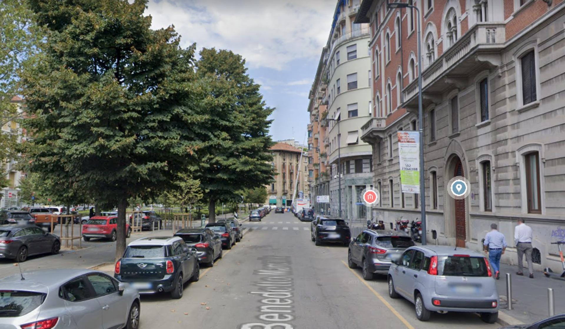 Impianto VERTICAL BANNER a Milano, in zona La Libreria dei Ragazzi