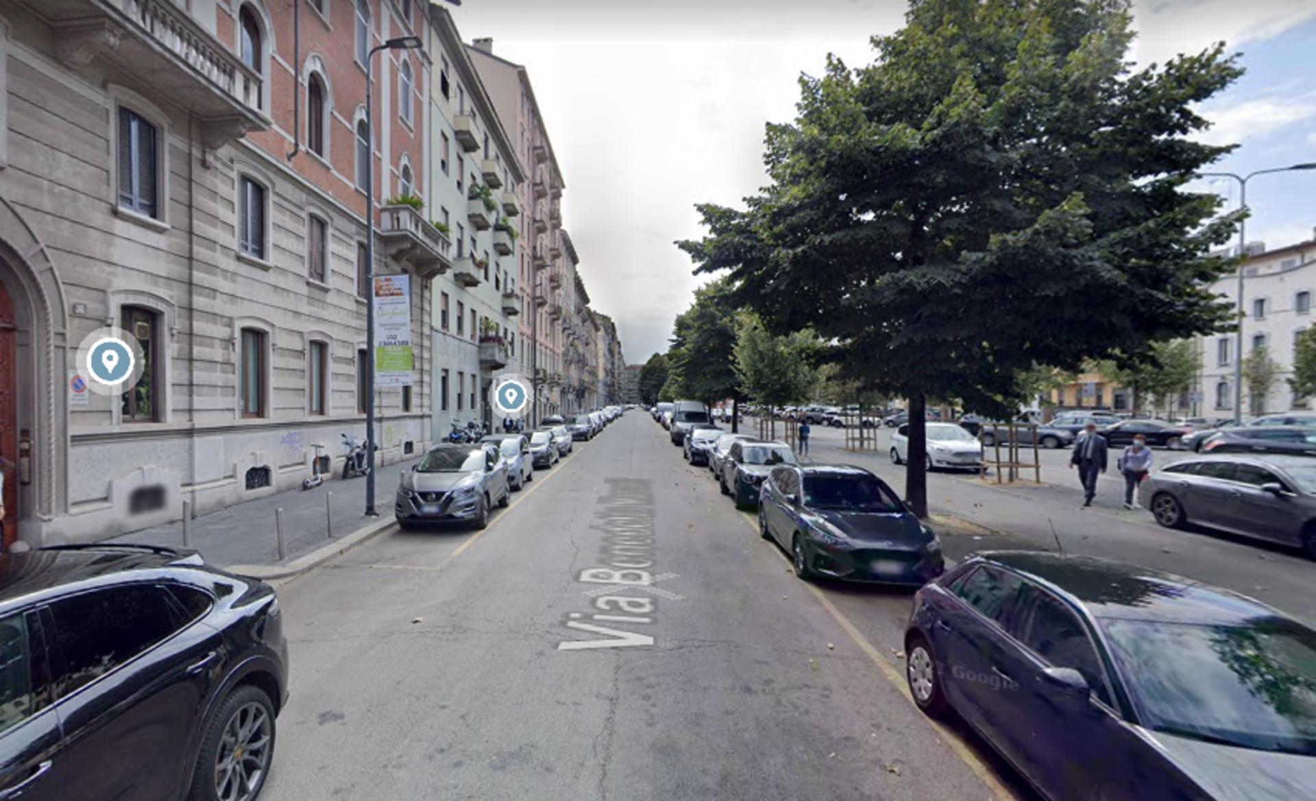 Impianto VERTICAL BANNER a Milano, in zona La Libreria dei Ragazzi