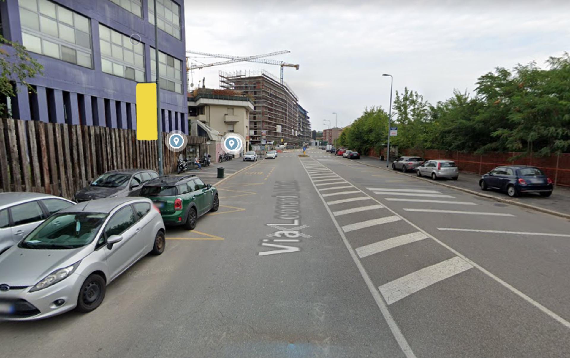 Impianto VERTICAL BANNER a Milano, in zona Simpaty