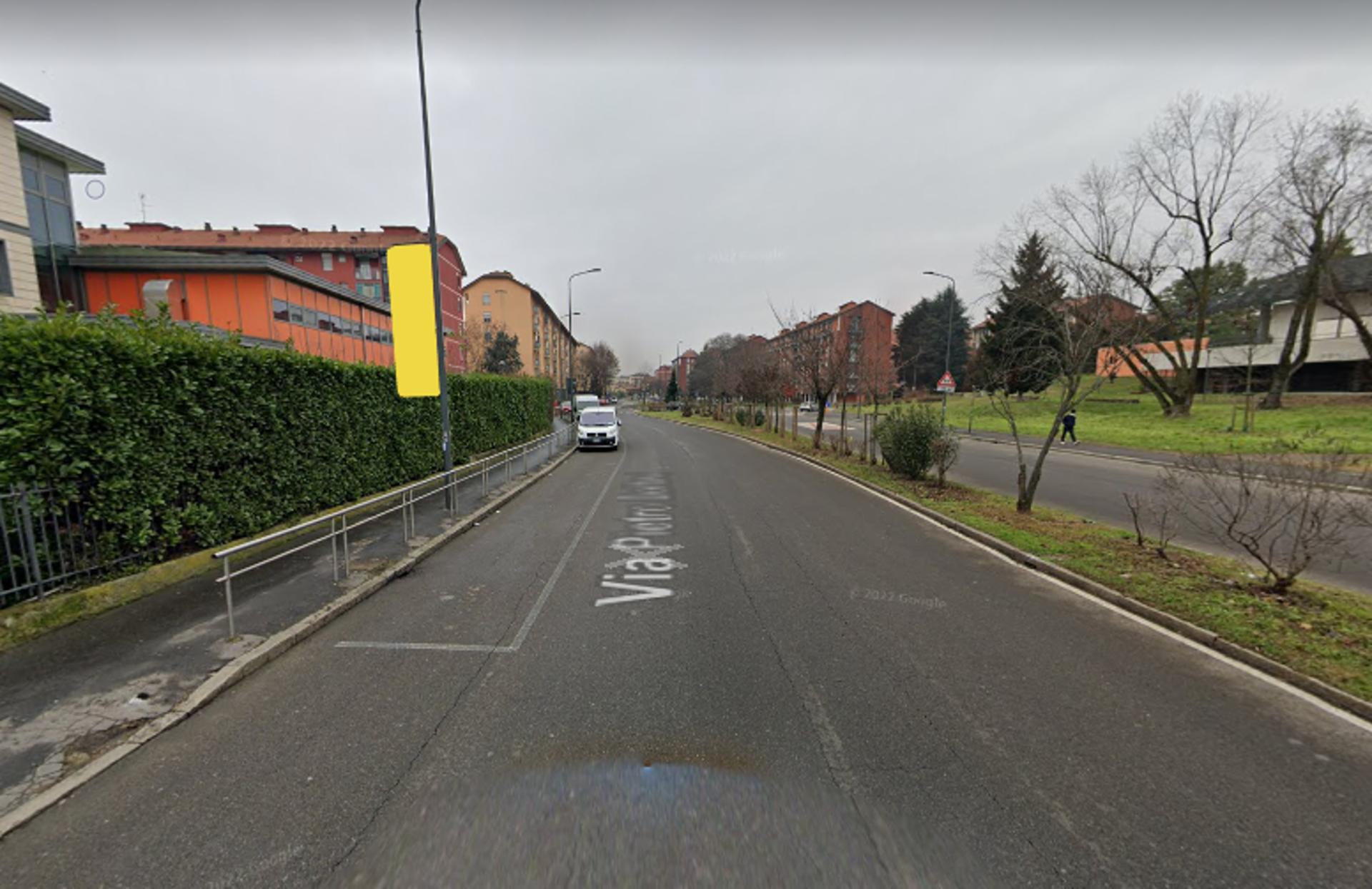 Impianto VERTICAL BANNER a Milano, in zona Viola