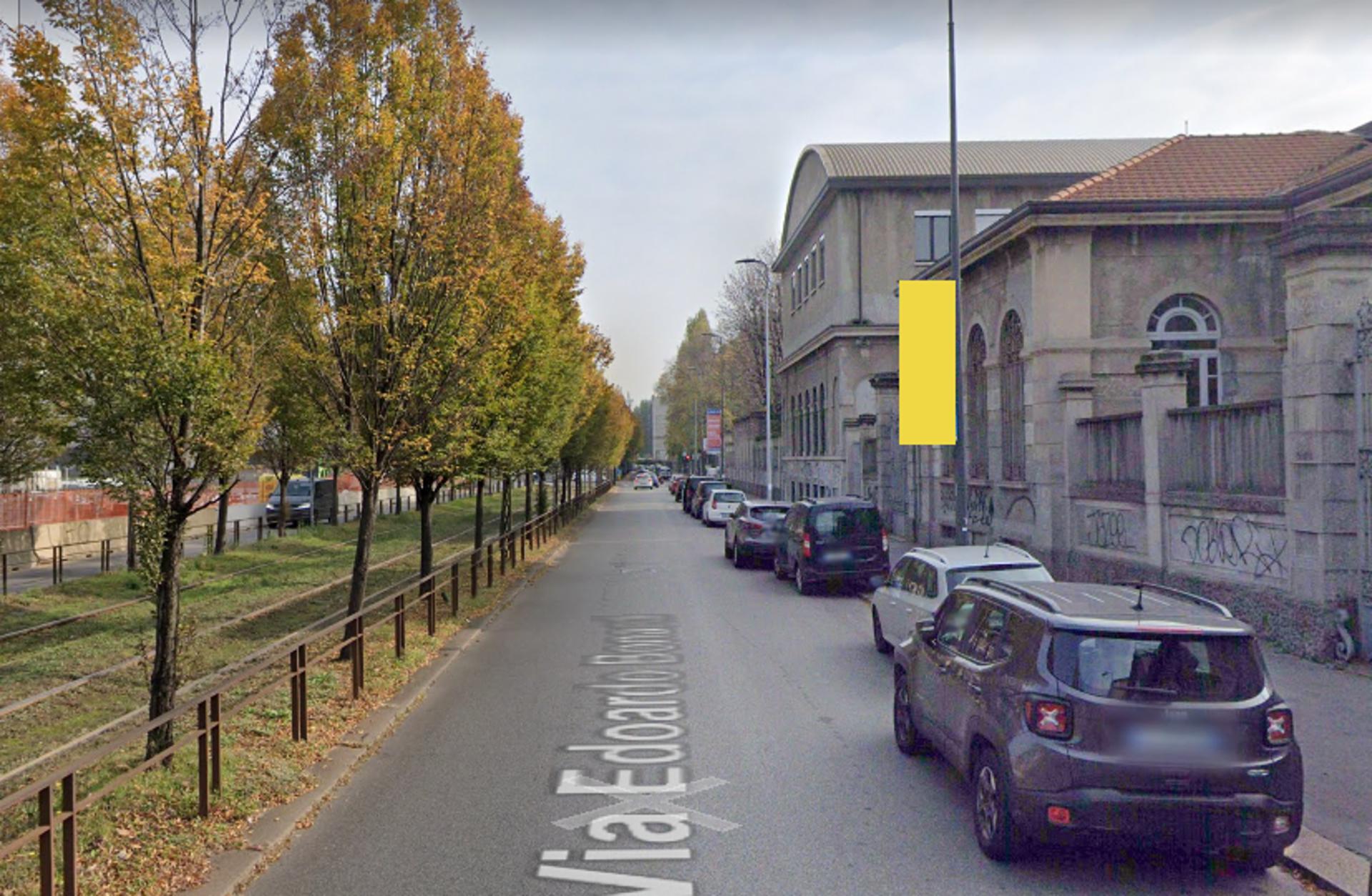 Impianto VERTICAL BANNER a Milano, in zona Birrificio Lambrate