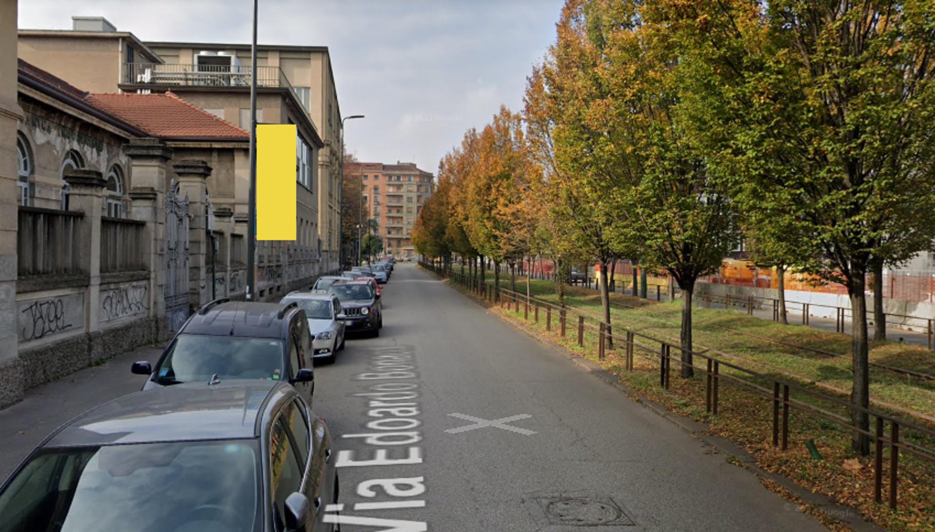 Impianto VERTICAL BANNER a Milano, in zona Birrificio Lambrate
