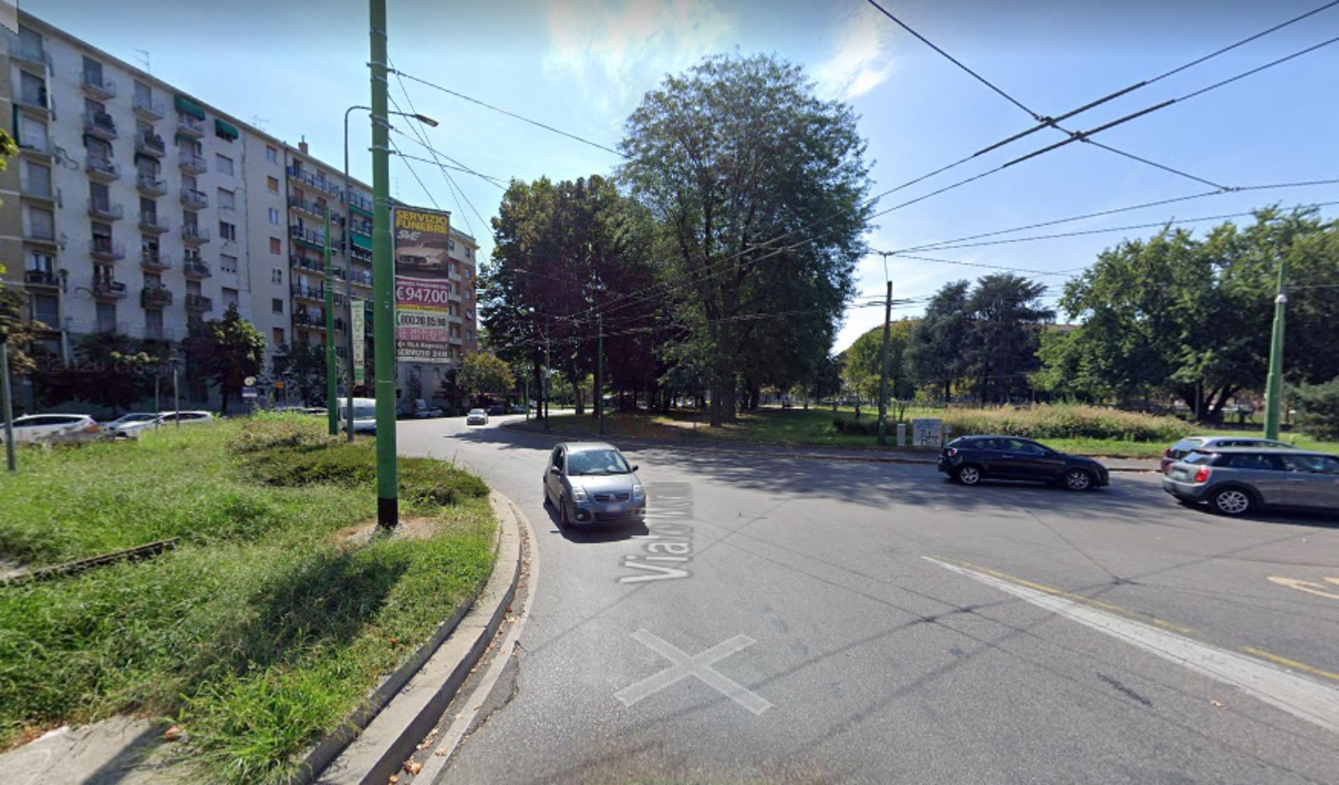 Impianto VERTICAL BANNER a Milano, in zona Conad City