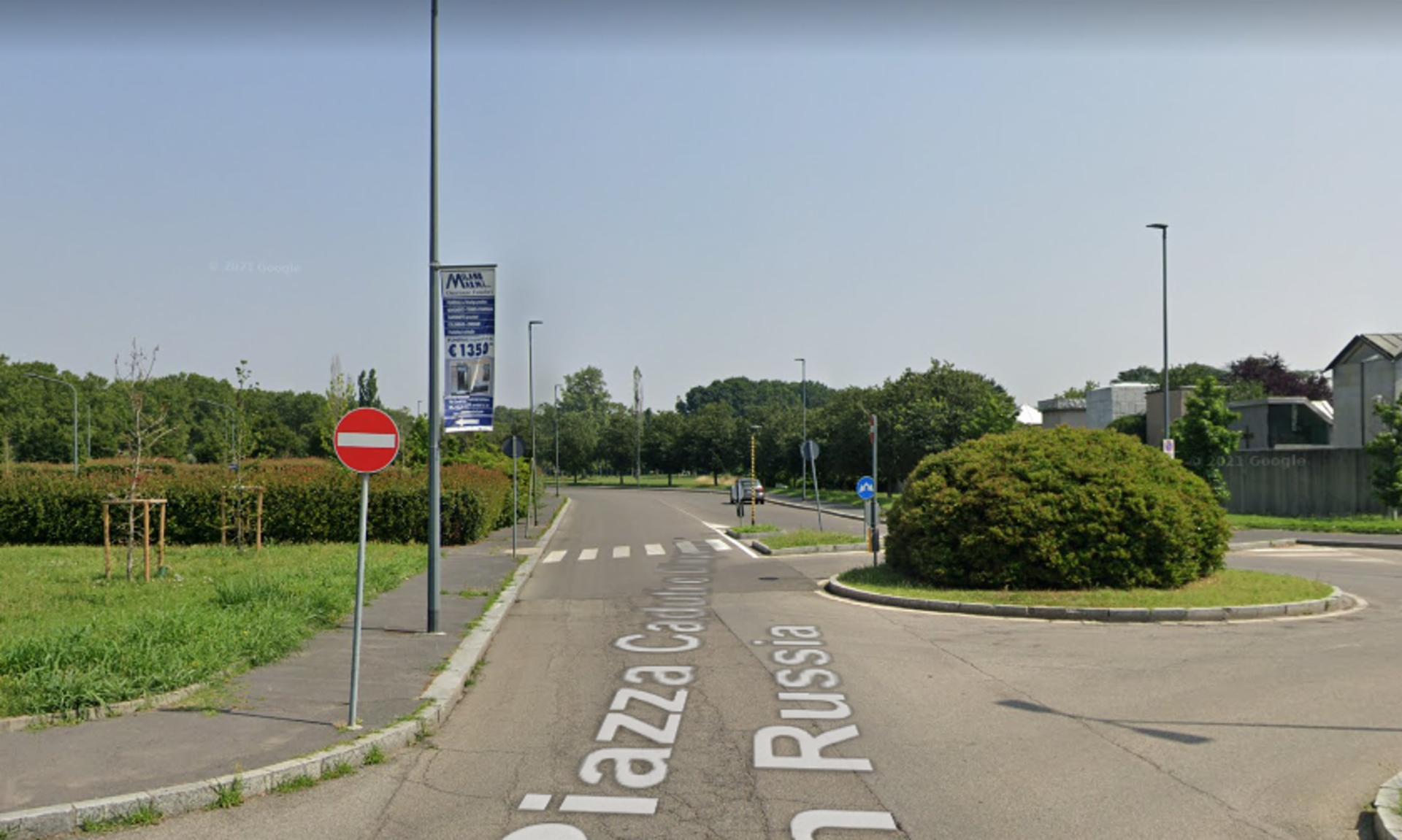 Impianto VERTICAL BANNER a Milano, in zona Centro Giovanile Cardinale Schuster