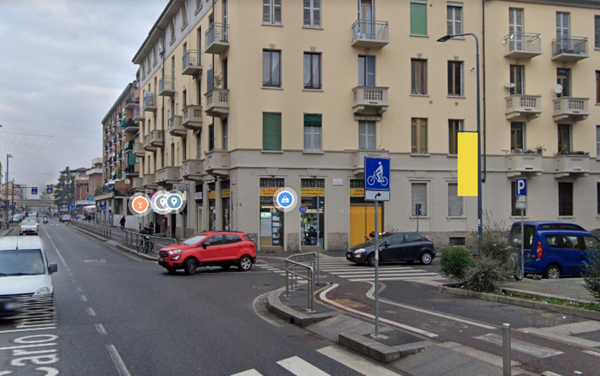 Impianto VERTICAL BANNER a Milano, in zona Dolce vita