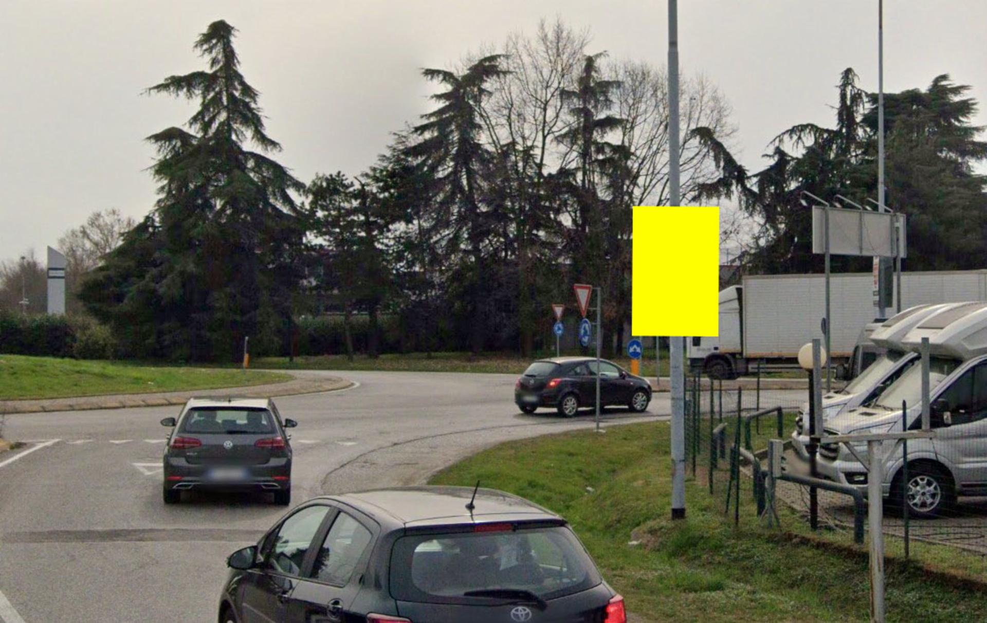Impianto POLE MEDIA a Caponago, in zona Roadhouse