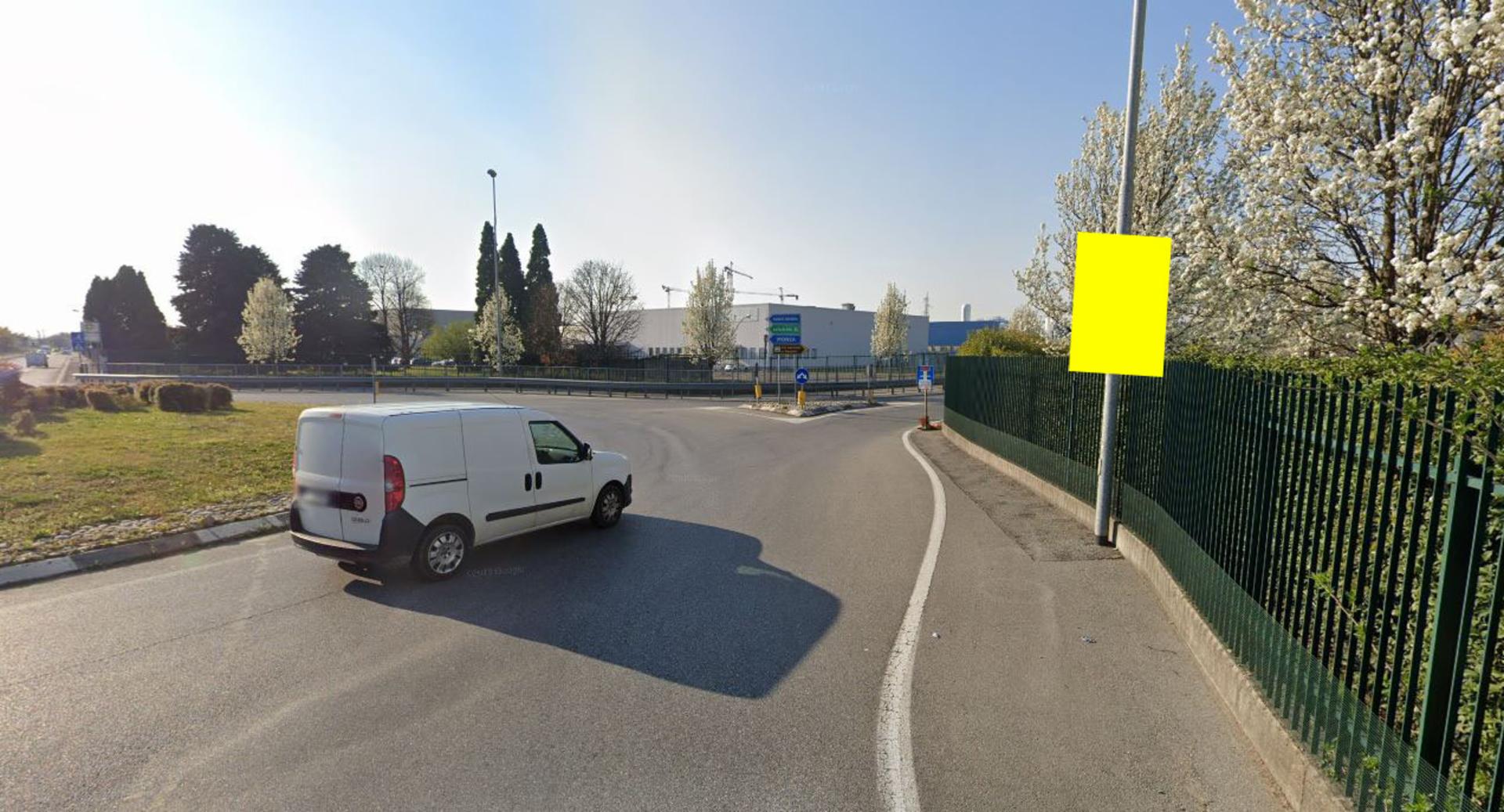 Impianto POLE MEDIA a Caponago, in zona Ok Sigma dei Fratelli Brambilla