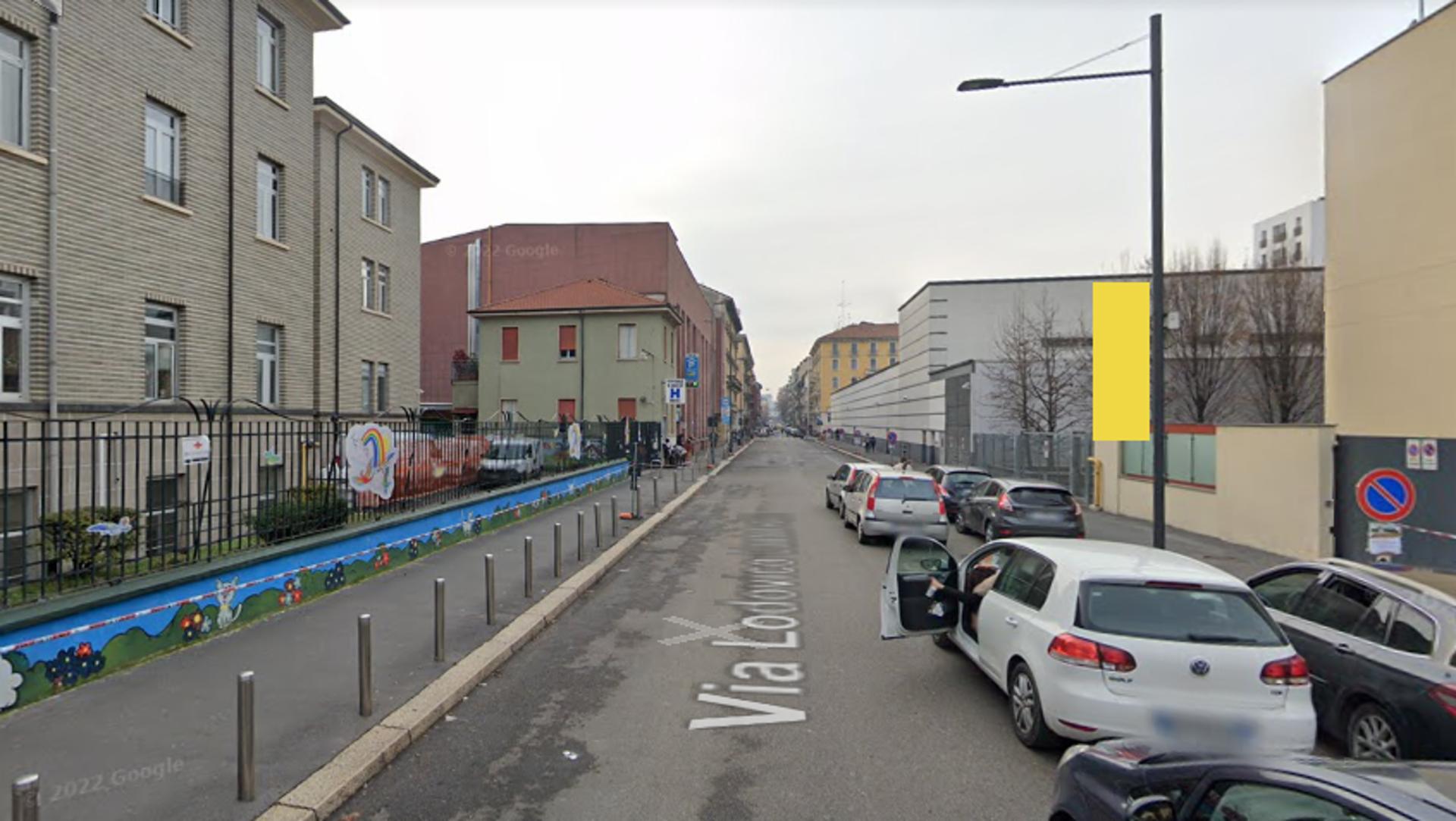 Impianto VERTICAL BANNER a Milano, in zona Il Caffè di Via Fauche'