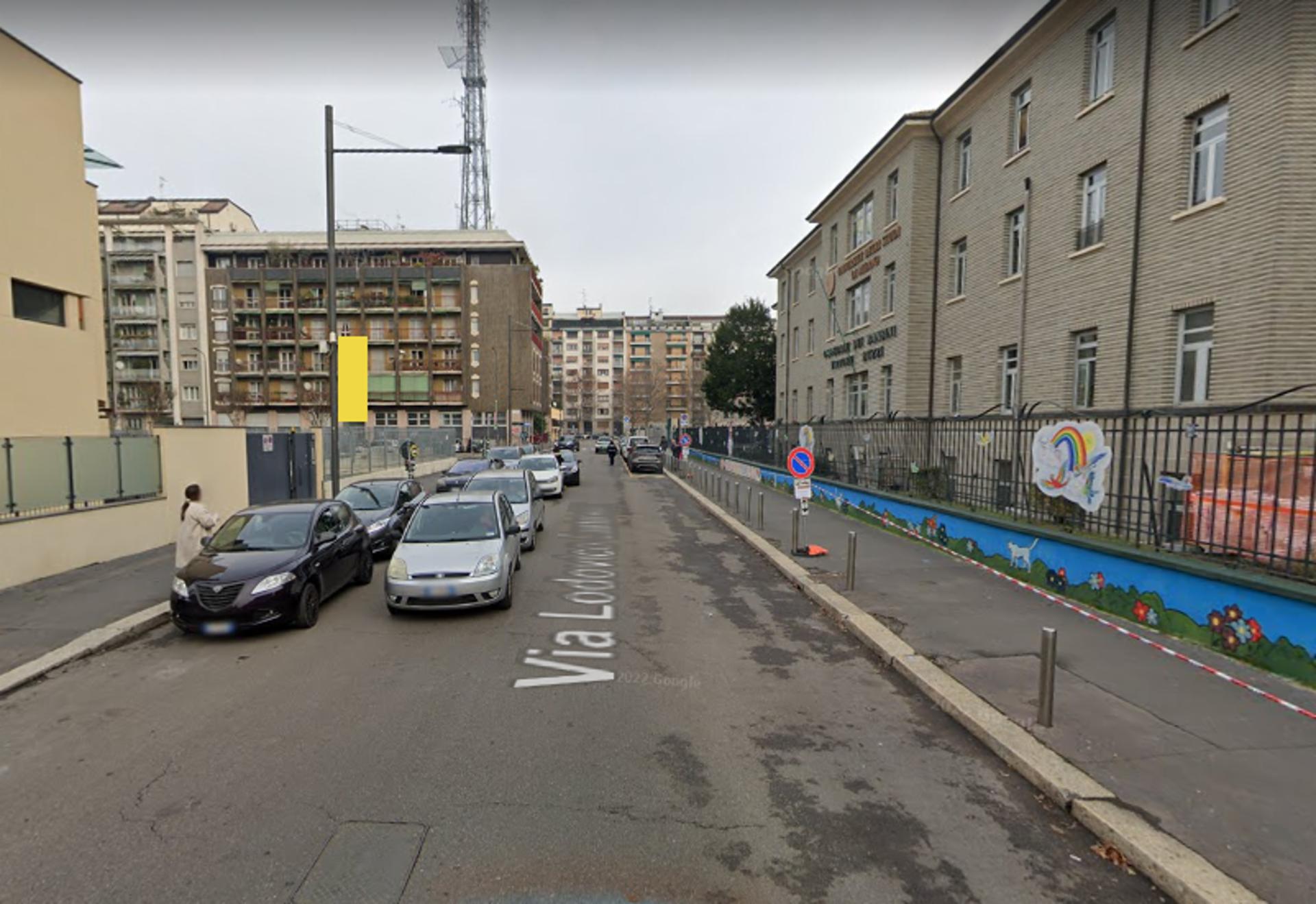 Impianto VERTICAL BANNER a Milano, in zona Il Caffè di Via Fauche'