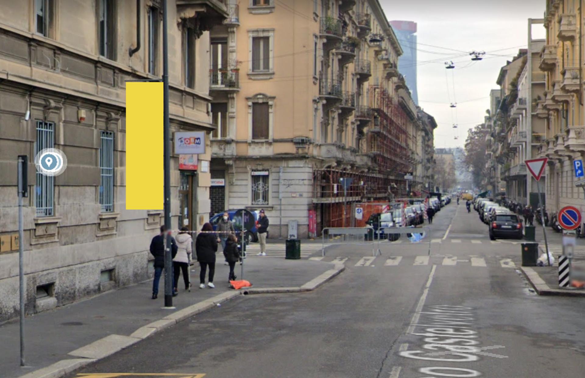 Impianto VERTICAL BANNER a Milano, in zona Il Caffè di Via Fauche'