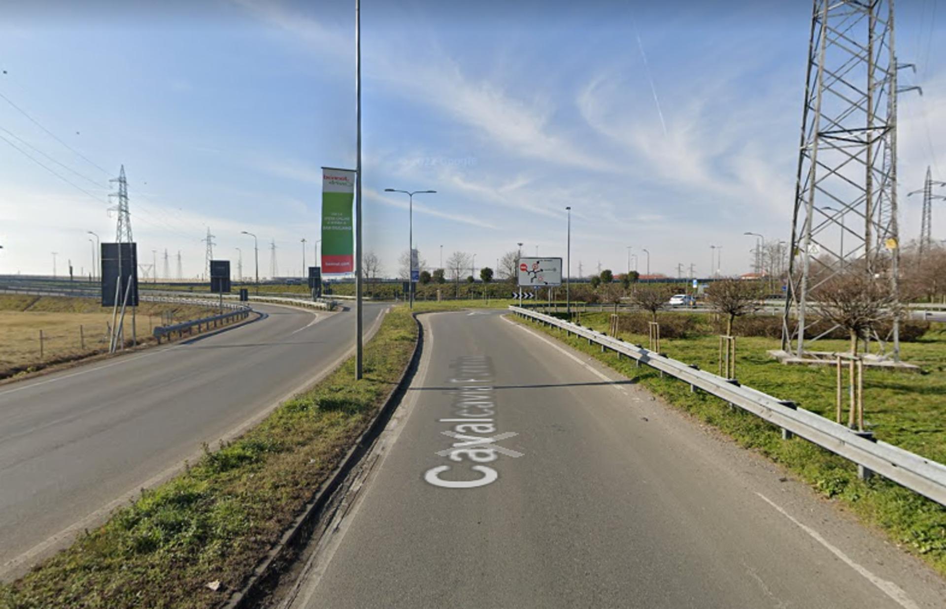 Impianto VERTICAL BANNER a Milano, in zona La quercia