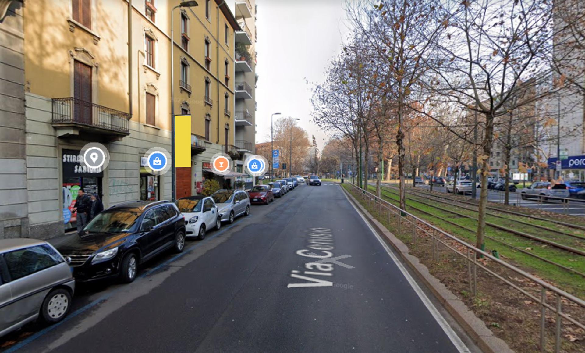 Impianto VERTICAL BANNER a Milano, in zona La Medina - Pasticceria e sala da té