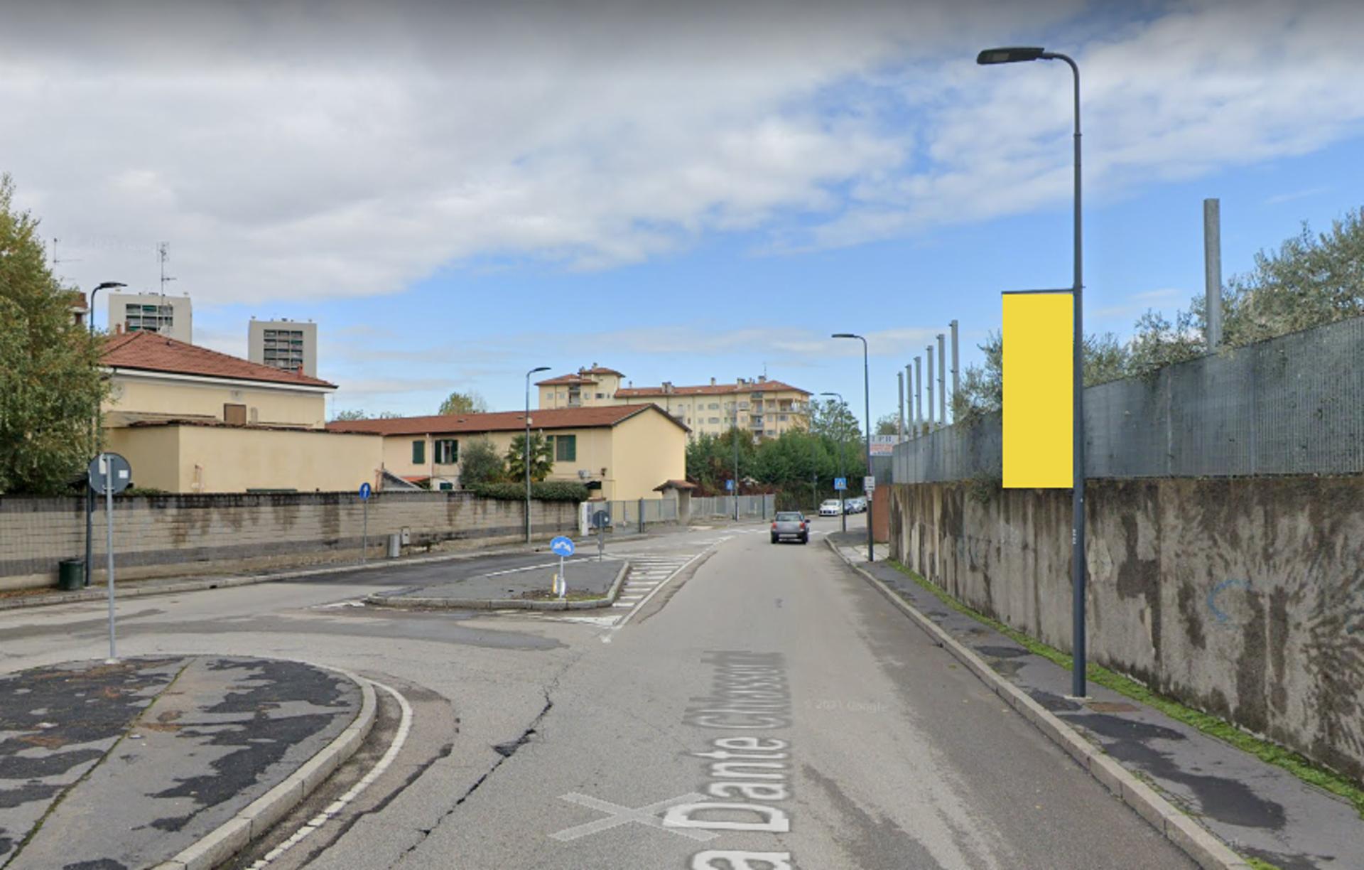 Impianto VERTICAL BANNER a Milano, in zona Osteria Del Sass