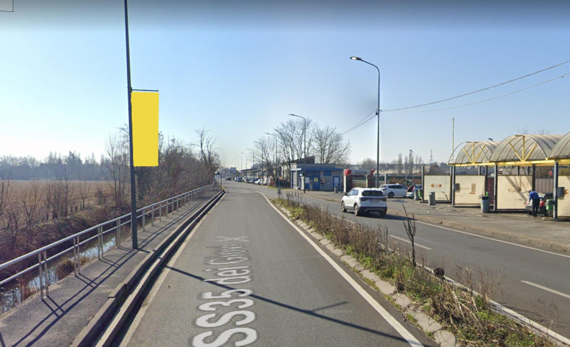 Impianto VERTICAL BANNER a Assago, in zona ToastEat