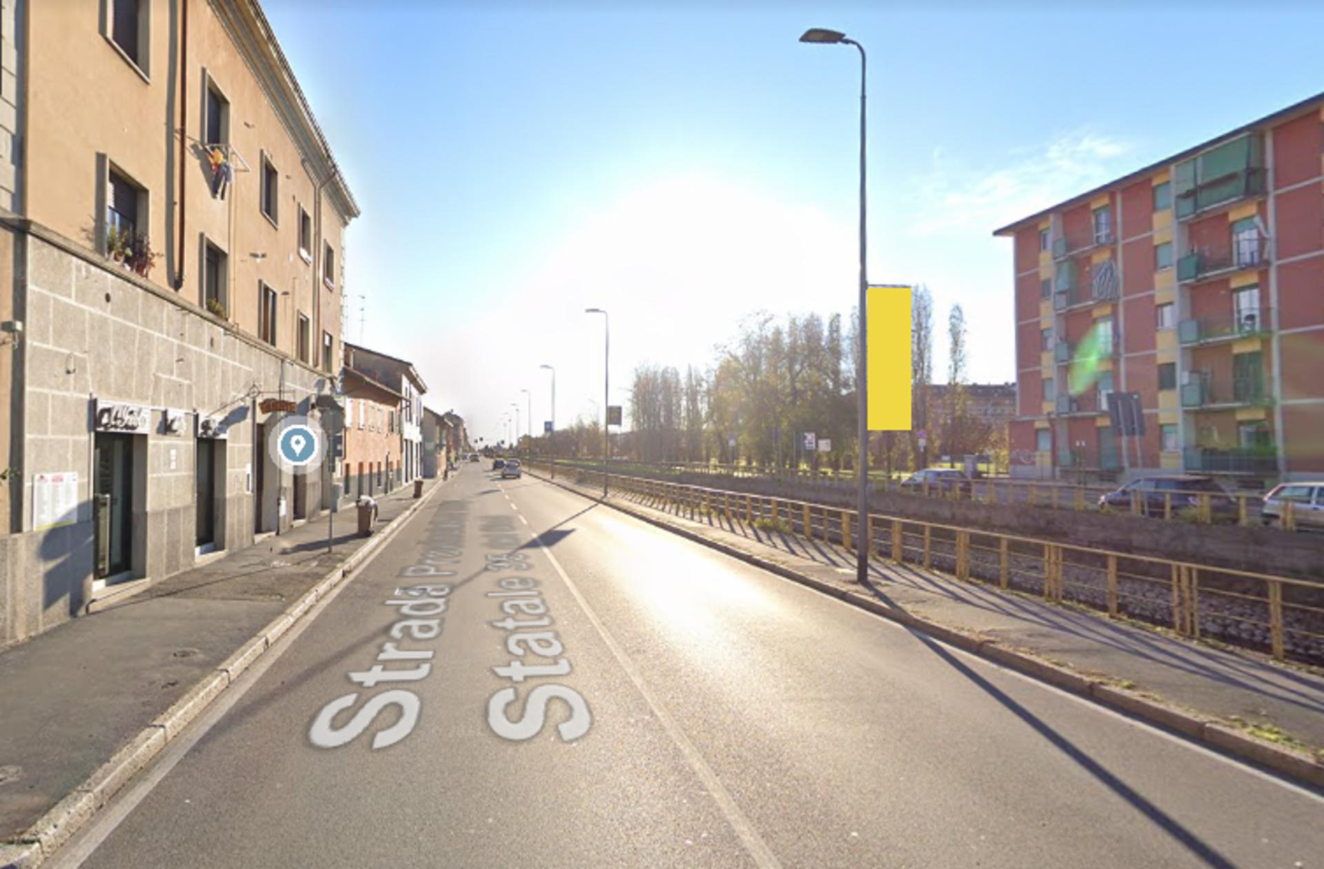 Impianto VERTICAL BANNER a Milano, in zona Lidl