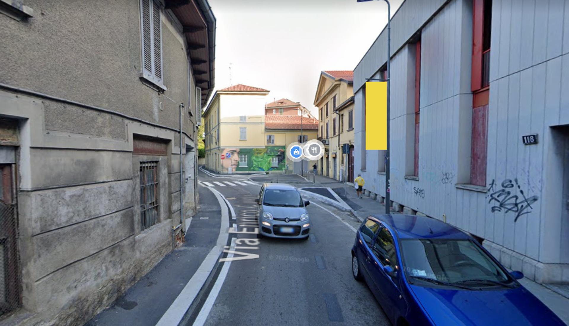 Impianto VERTICAL BANNER a Milano, in zona Evoc Parrucchieri