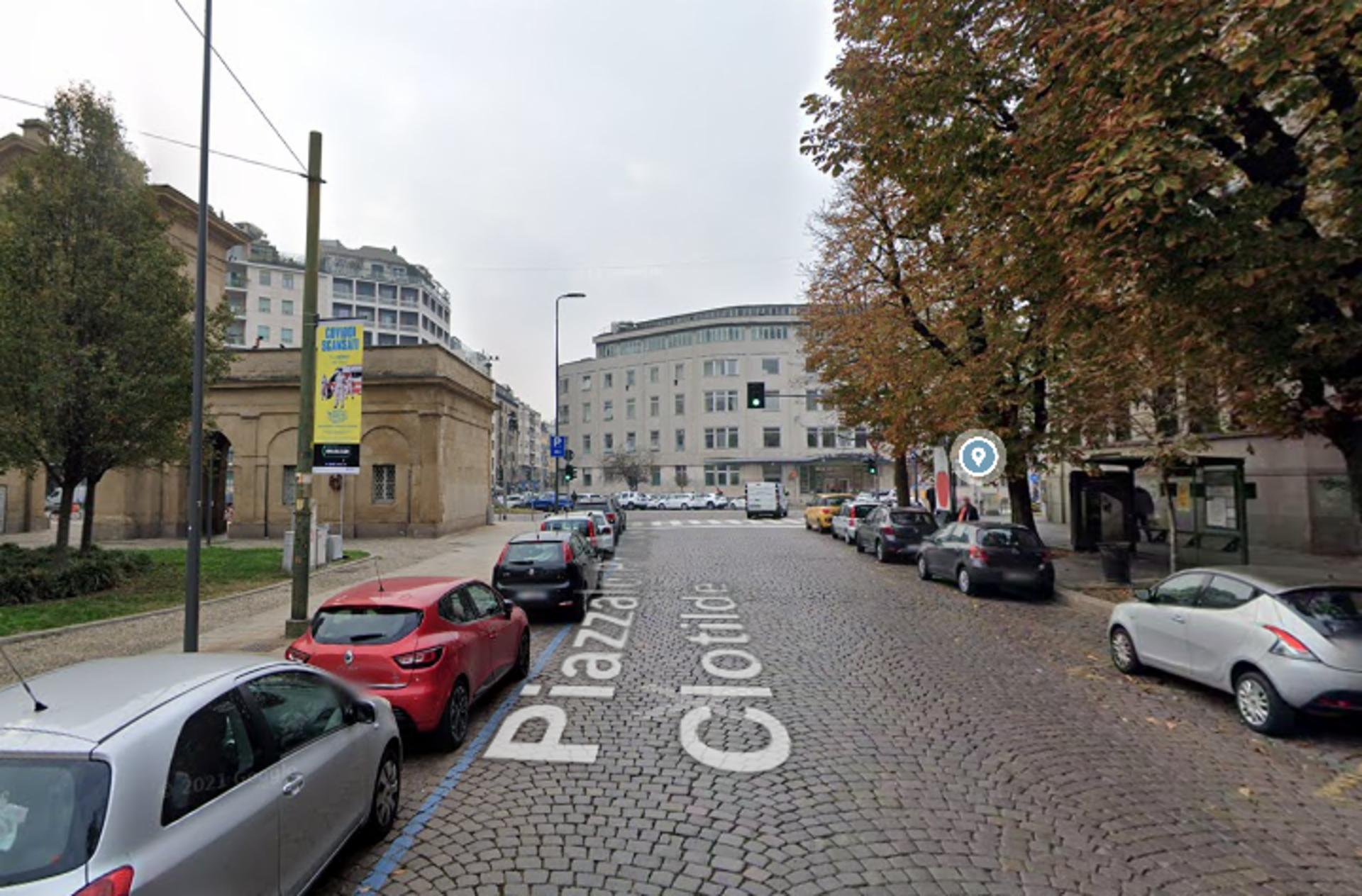 Impianto VERTICAL BANNER a Milano, in zona Conca dell'Incoronata