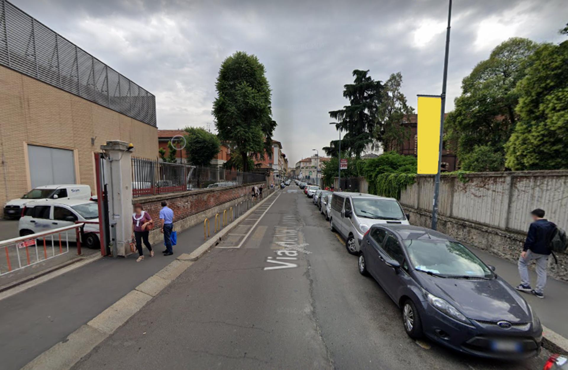Impianto VERTICAL BANNER a Milano, in zona Ghe post