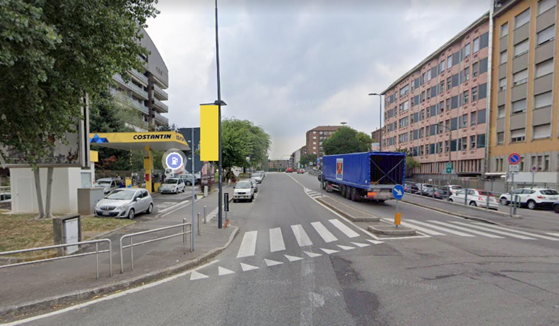 Impianto VERTICAL BANNER a Milano, in zona Jole