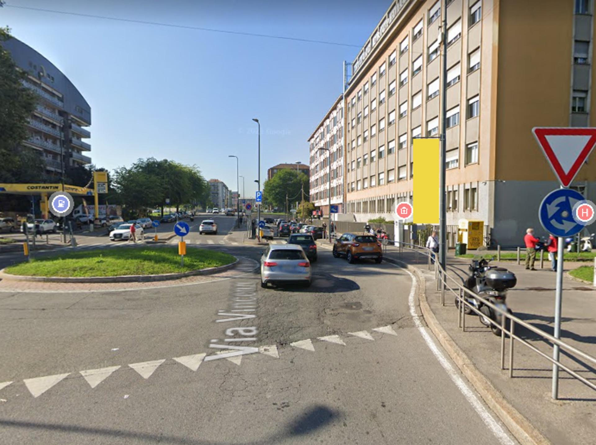 Impianto VERTICAL BANNER a Milano, in zona Jole