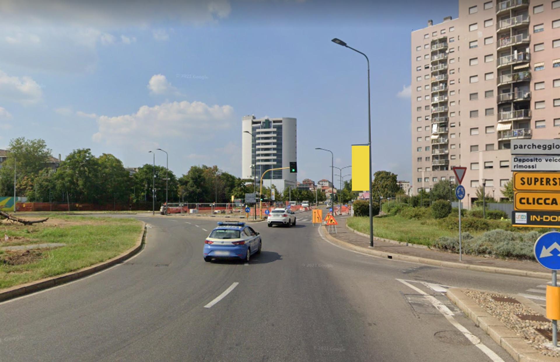 Impianto VERTICAL BANNER a Milano, in zona Flame