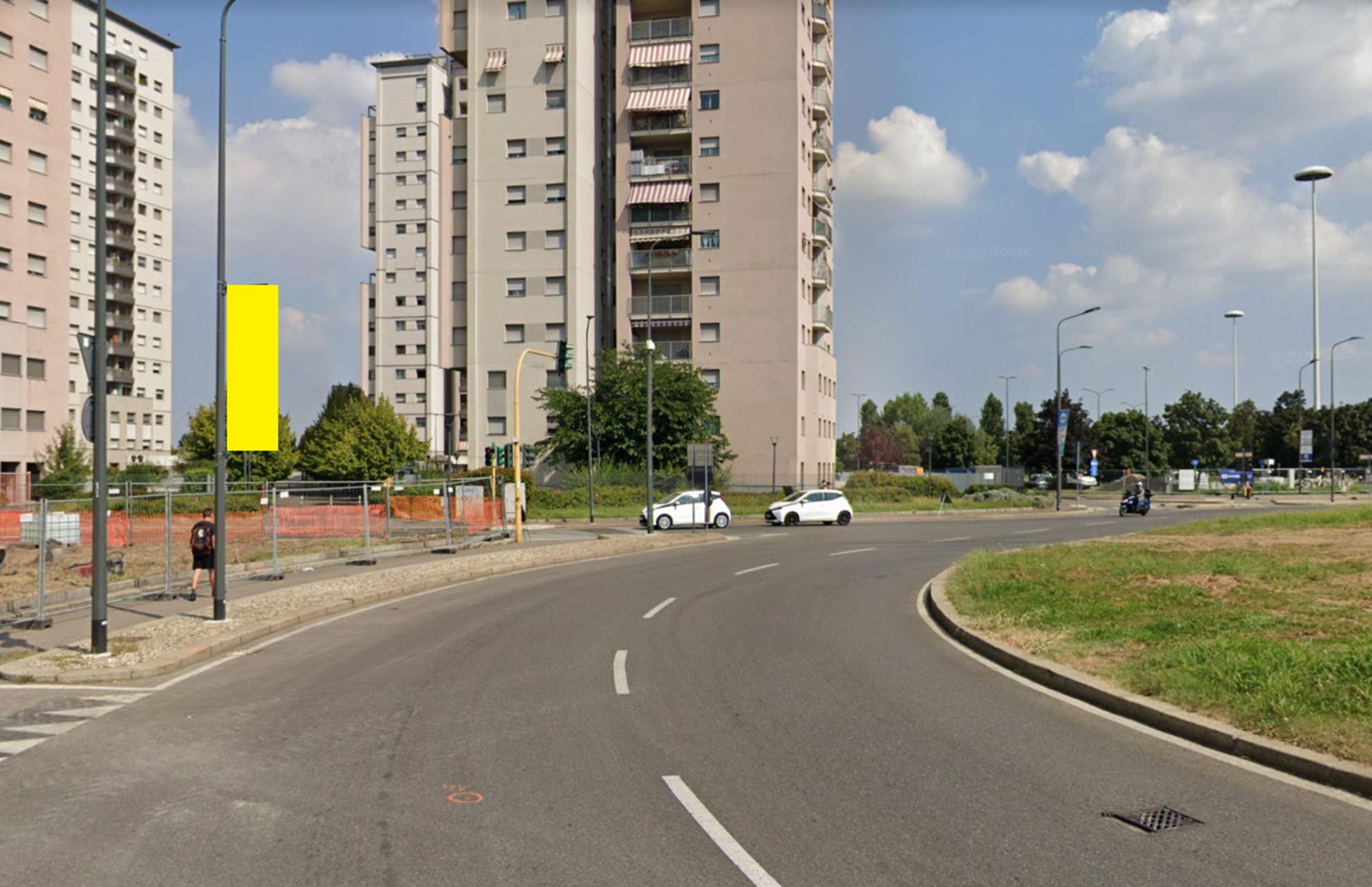 Impianto VERTICAL BANNER a Milano, in zona VentiSette