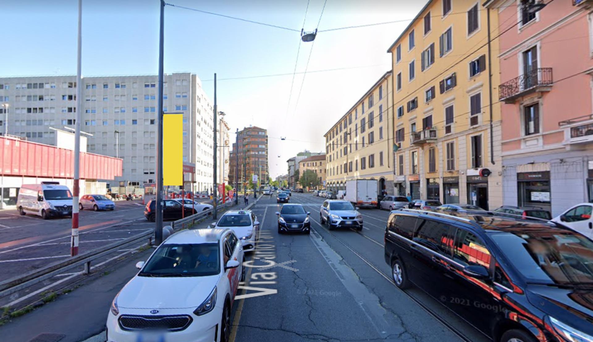 Impianto VERTICAL BANNER a Milano, in zona Carrefour Market