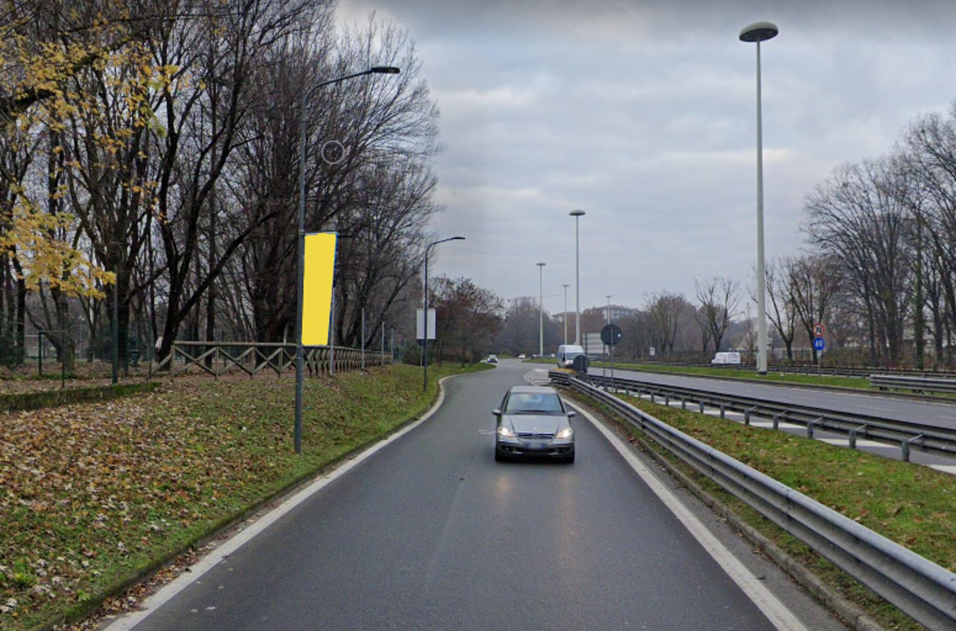 Impianto VERTICAL BANNER a Milano, in zona Dolce vita