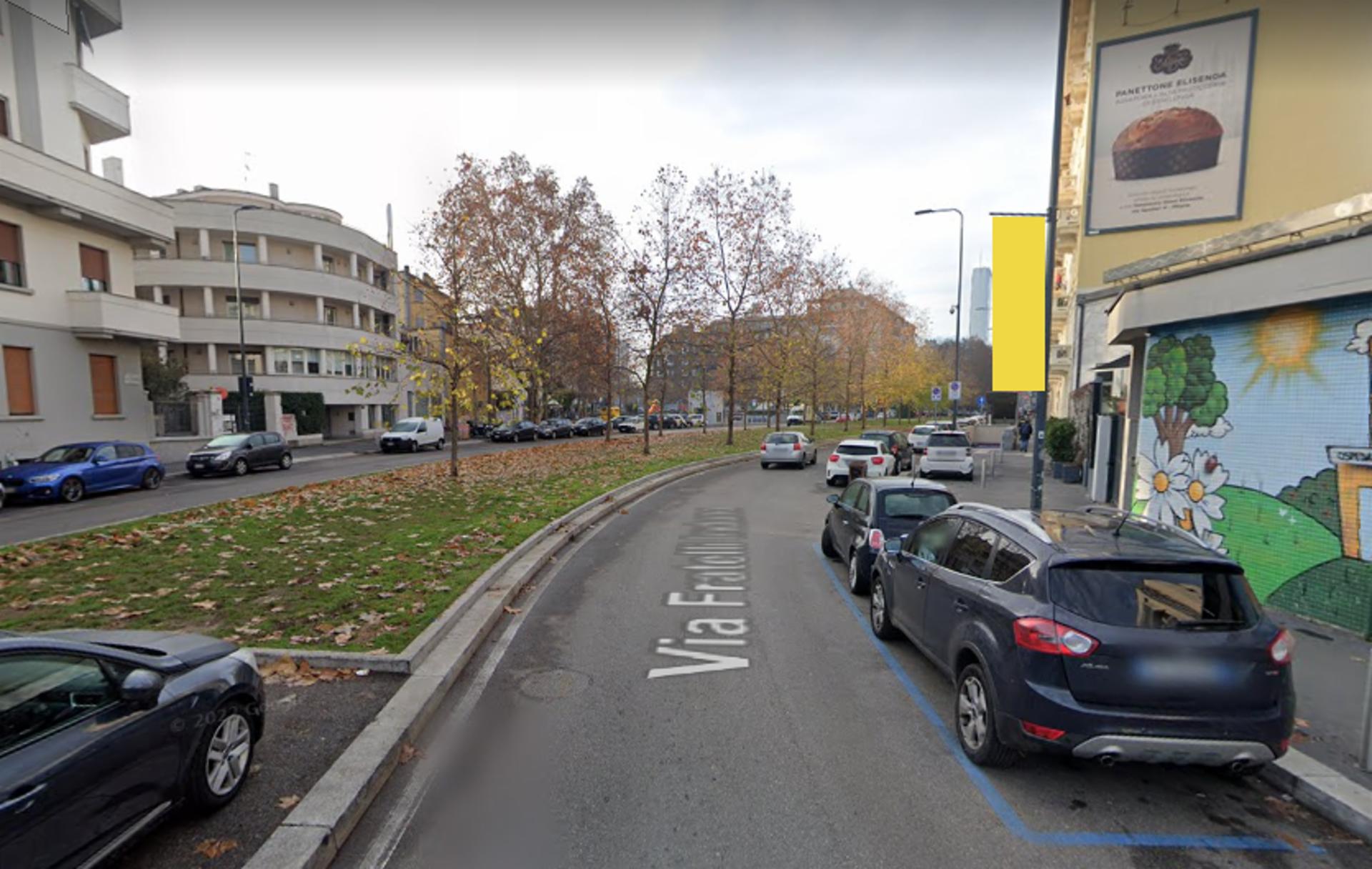 Impianto VERTICAL BANNER a Milano, in zona 3 Jolie