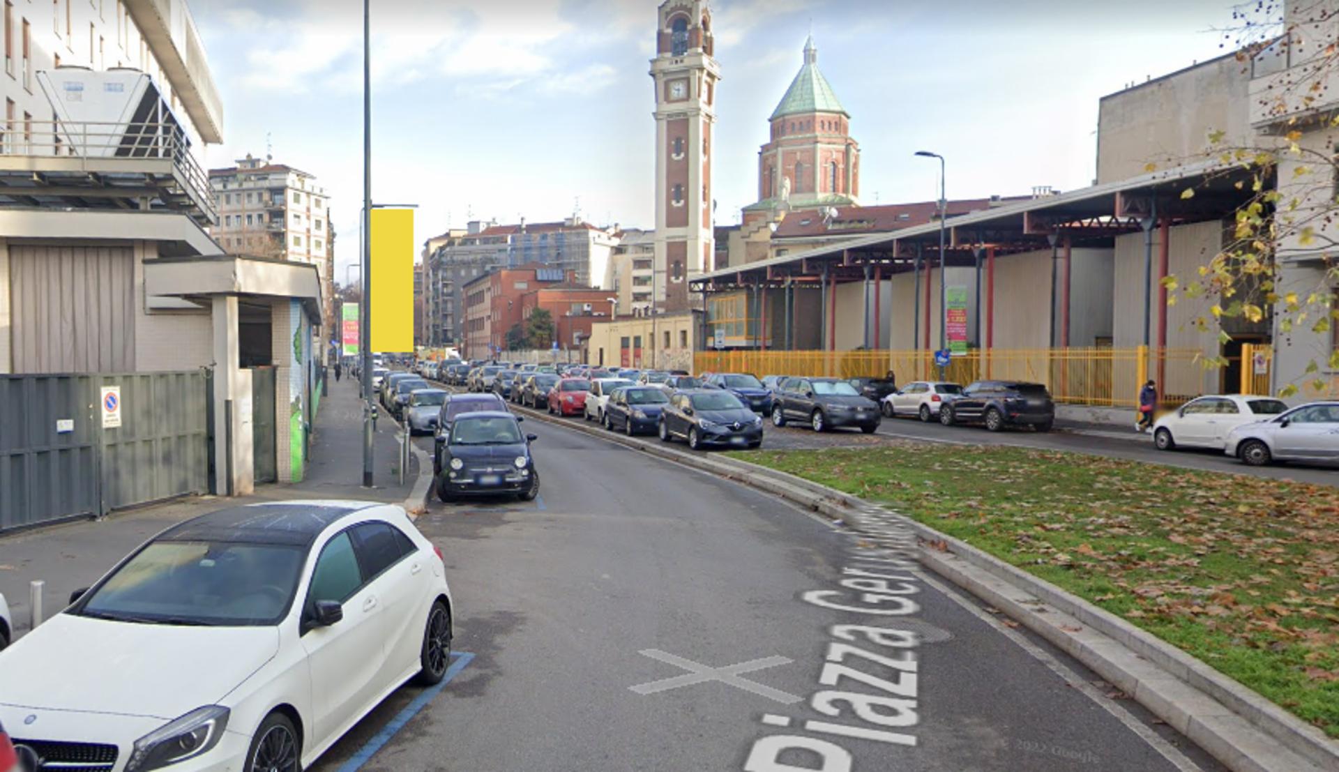 Impianto VERTICAL BANNER a Milano, in zona 3 Jolie