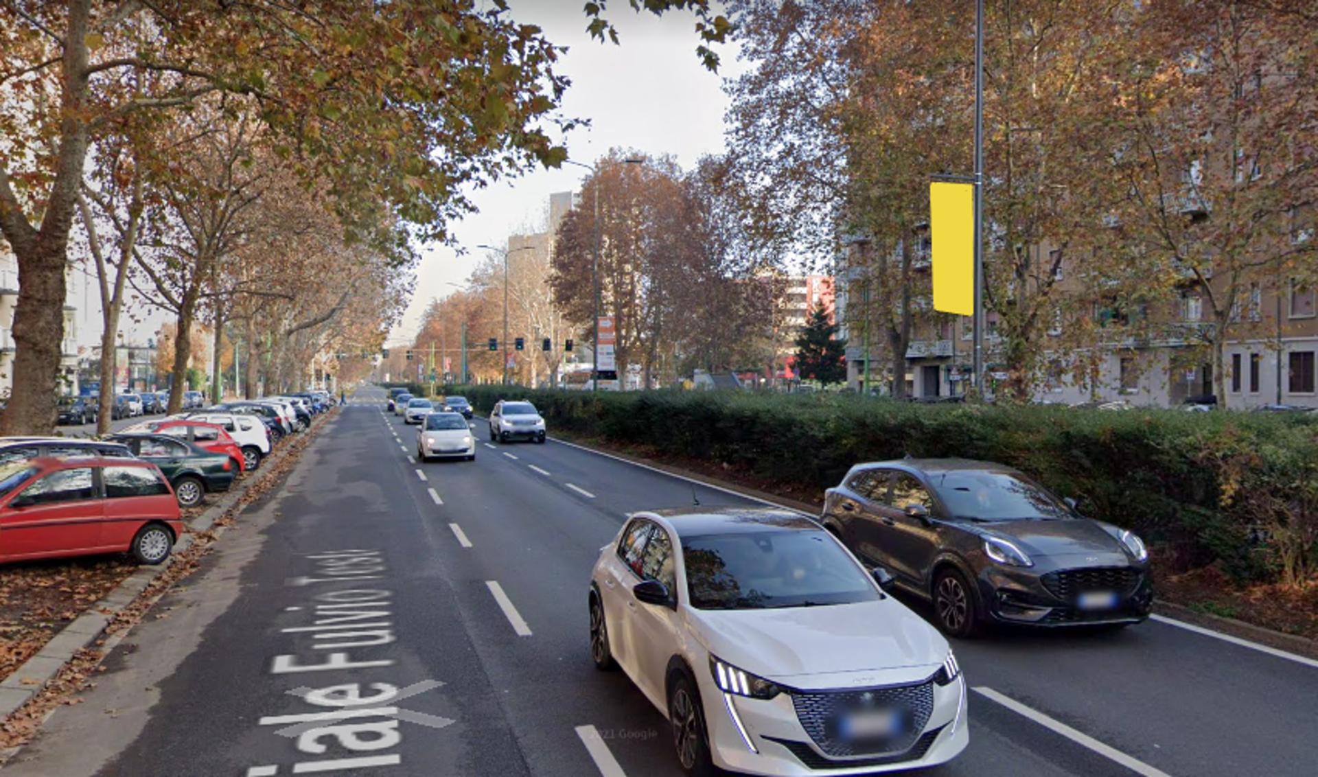 Impianto VERTICAL BANNER a Milano, in zona Cornici artline