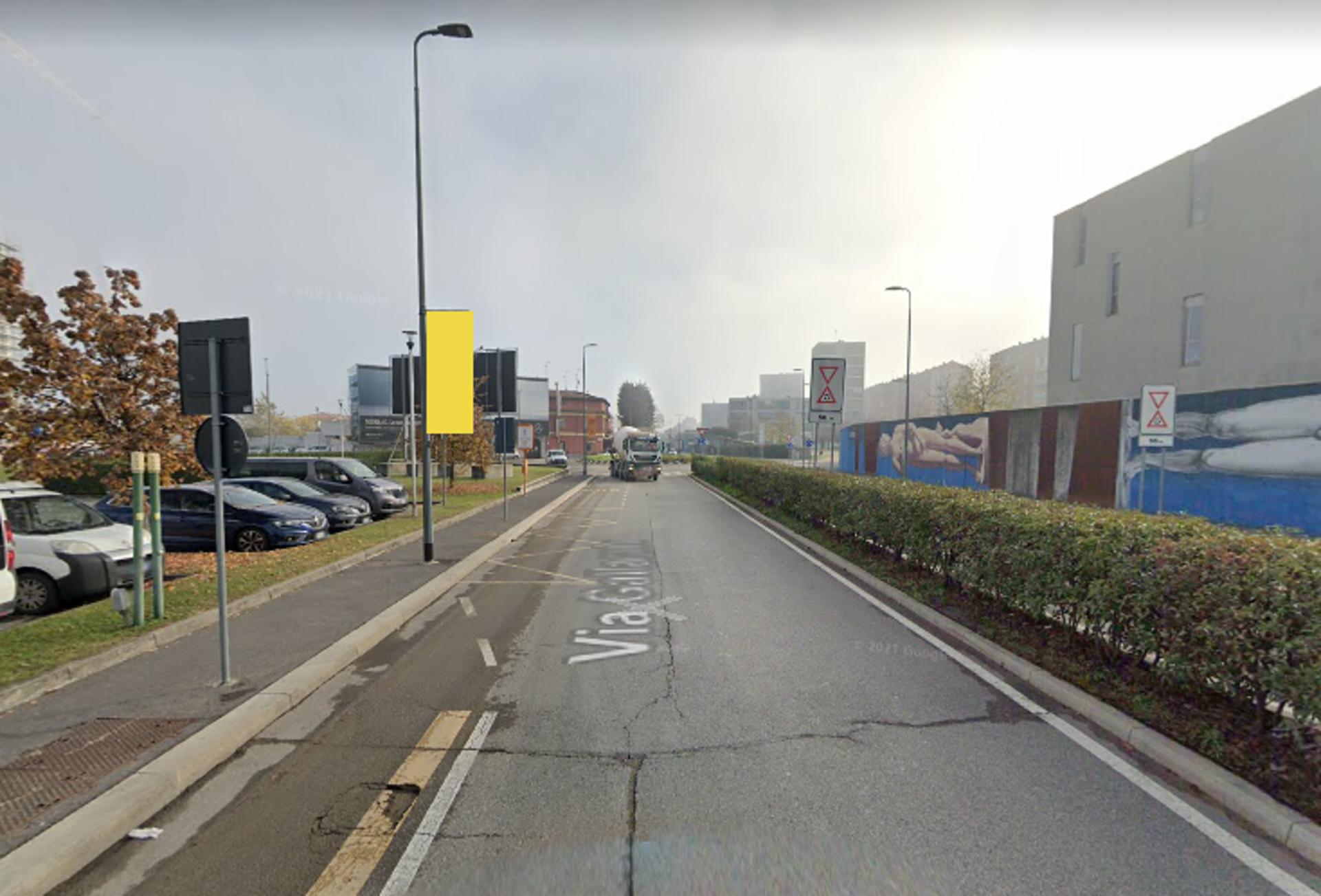 Impianto VERTICAL BANNER a Milano, in zona Camicissima