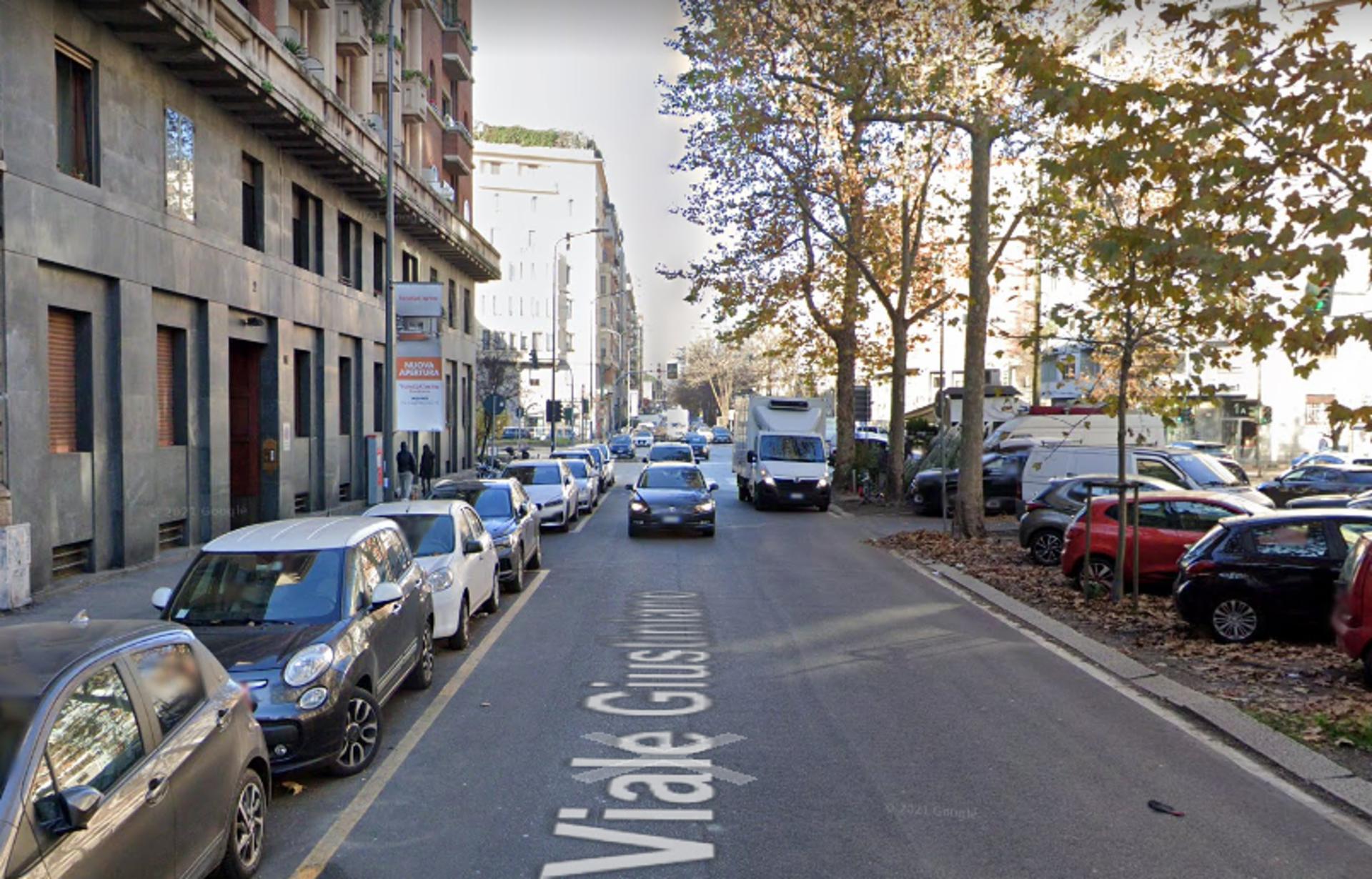 Impianto VERTICAL BANNER a Milano, in zona Le Muse