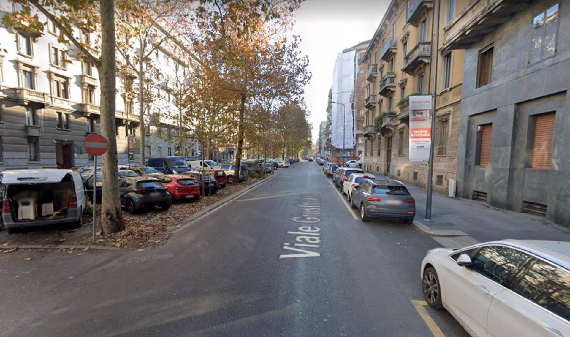 Impianto VERTICAL BANNER a Milano, in zona Le Muse