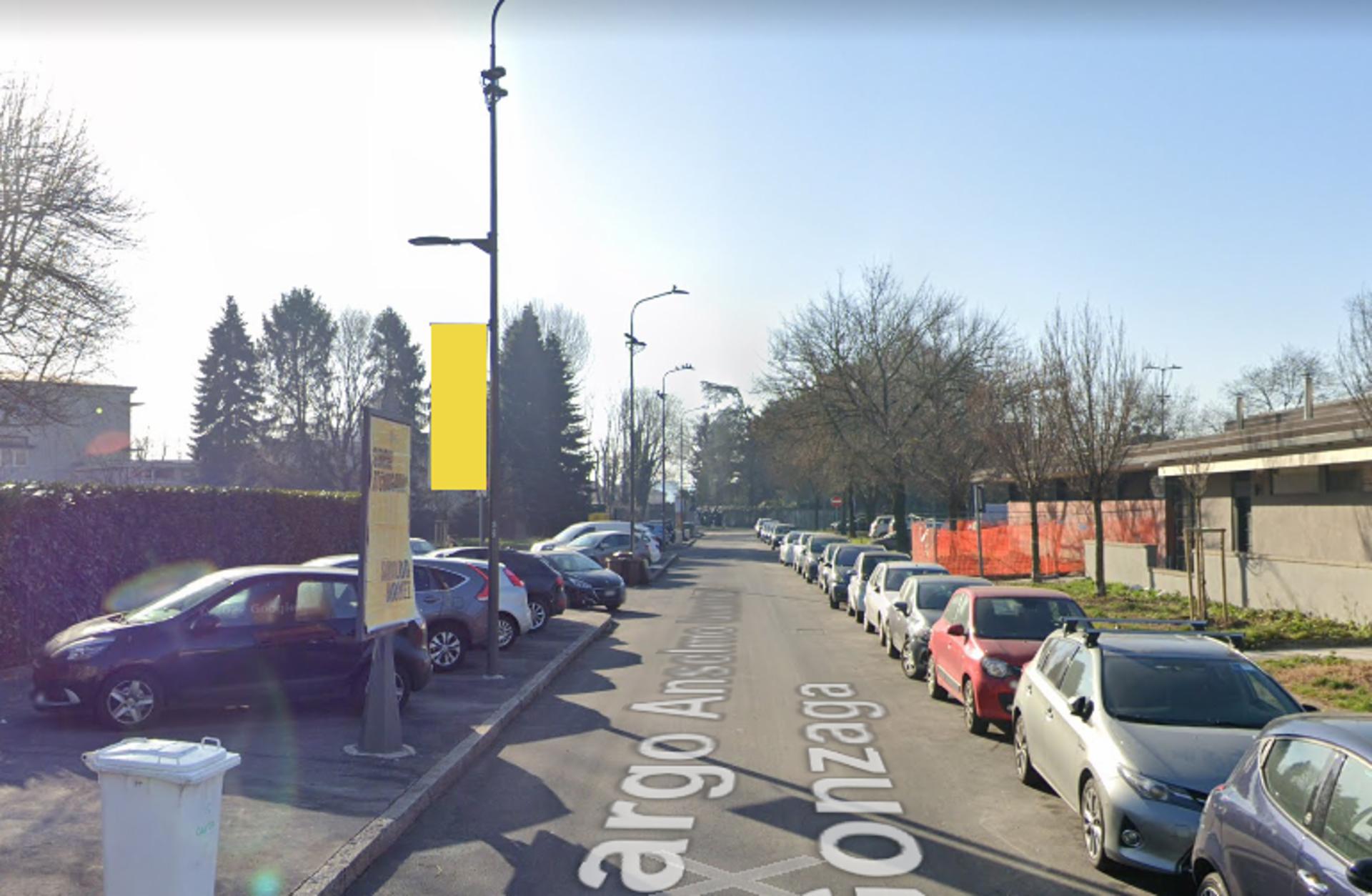 Impianto VERTICAL BANNER a Milano, in zona Moby Dick 3