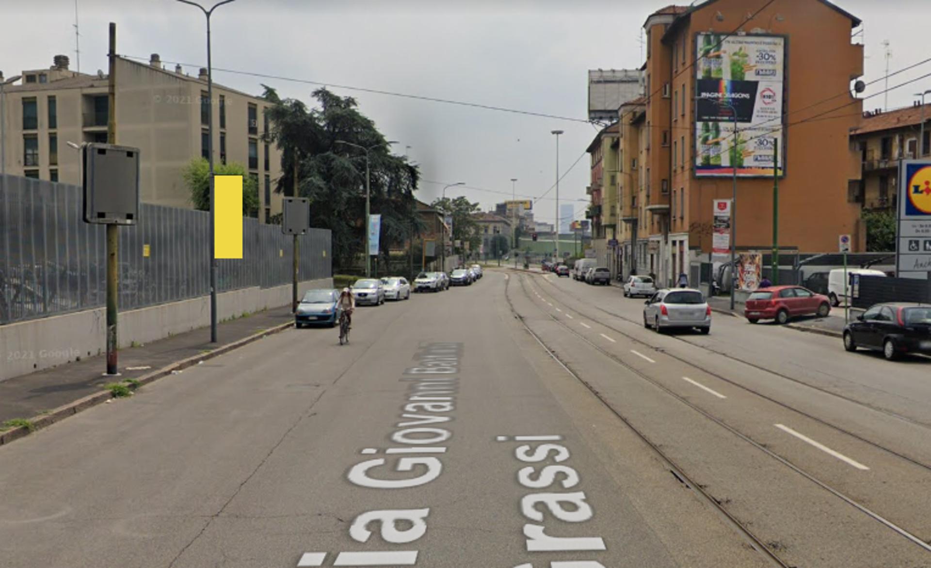 Impianto VERTICAL BANNER a Milano, in zona Bar Boschetti