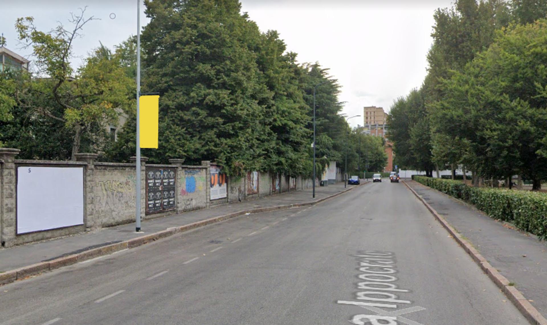 Impianto VERTICAL BANNER a Milano, in zona Adam style