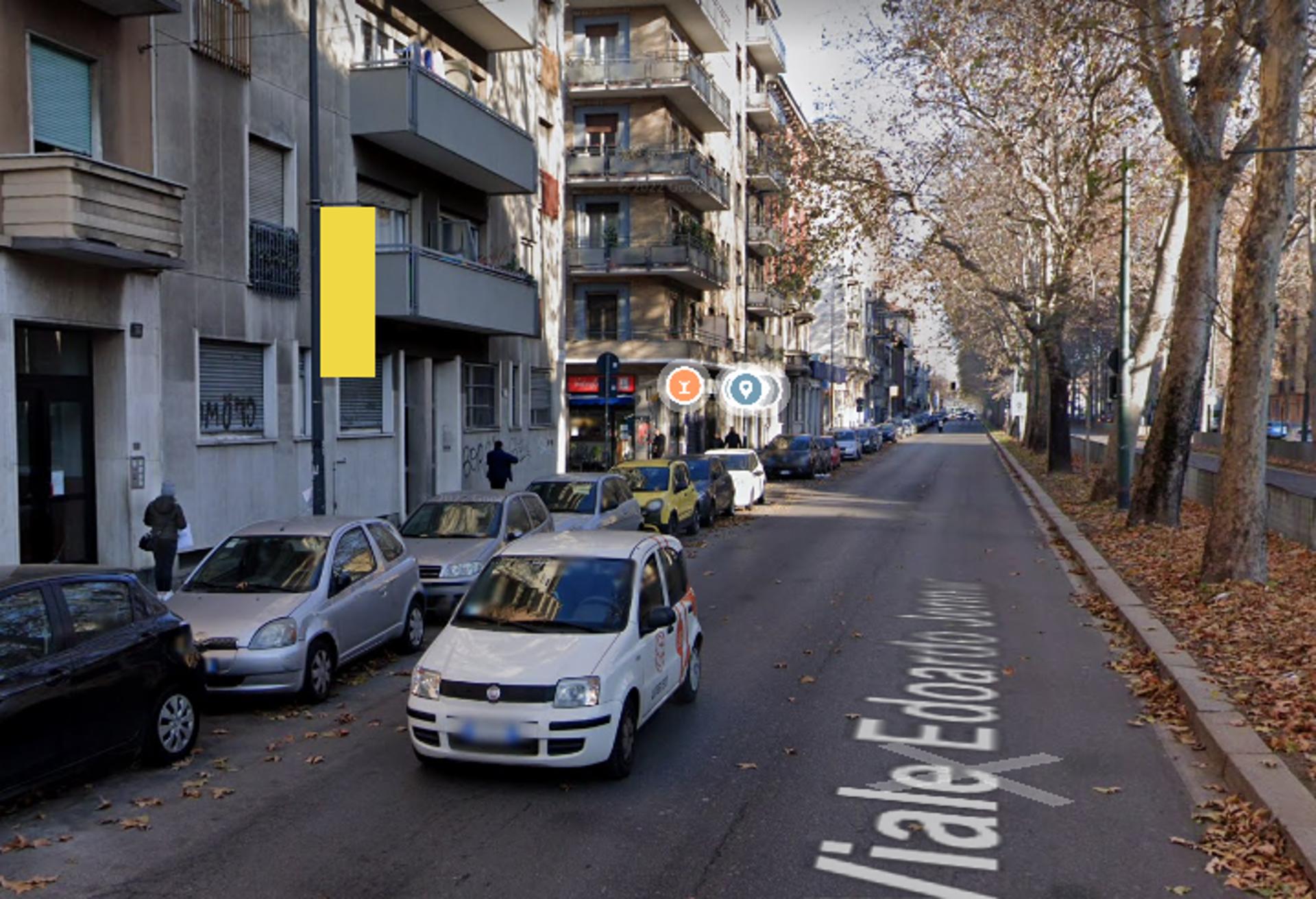 Impianto VERTICAL BANNER a Milano, in zona Carrefour