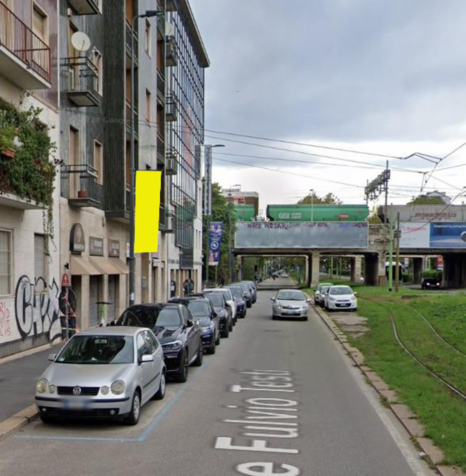 Impianto VERTICAL BANNER a Milano, in zona Cipriani Coiffeur