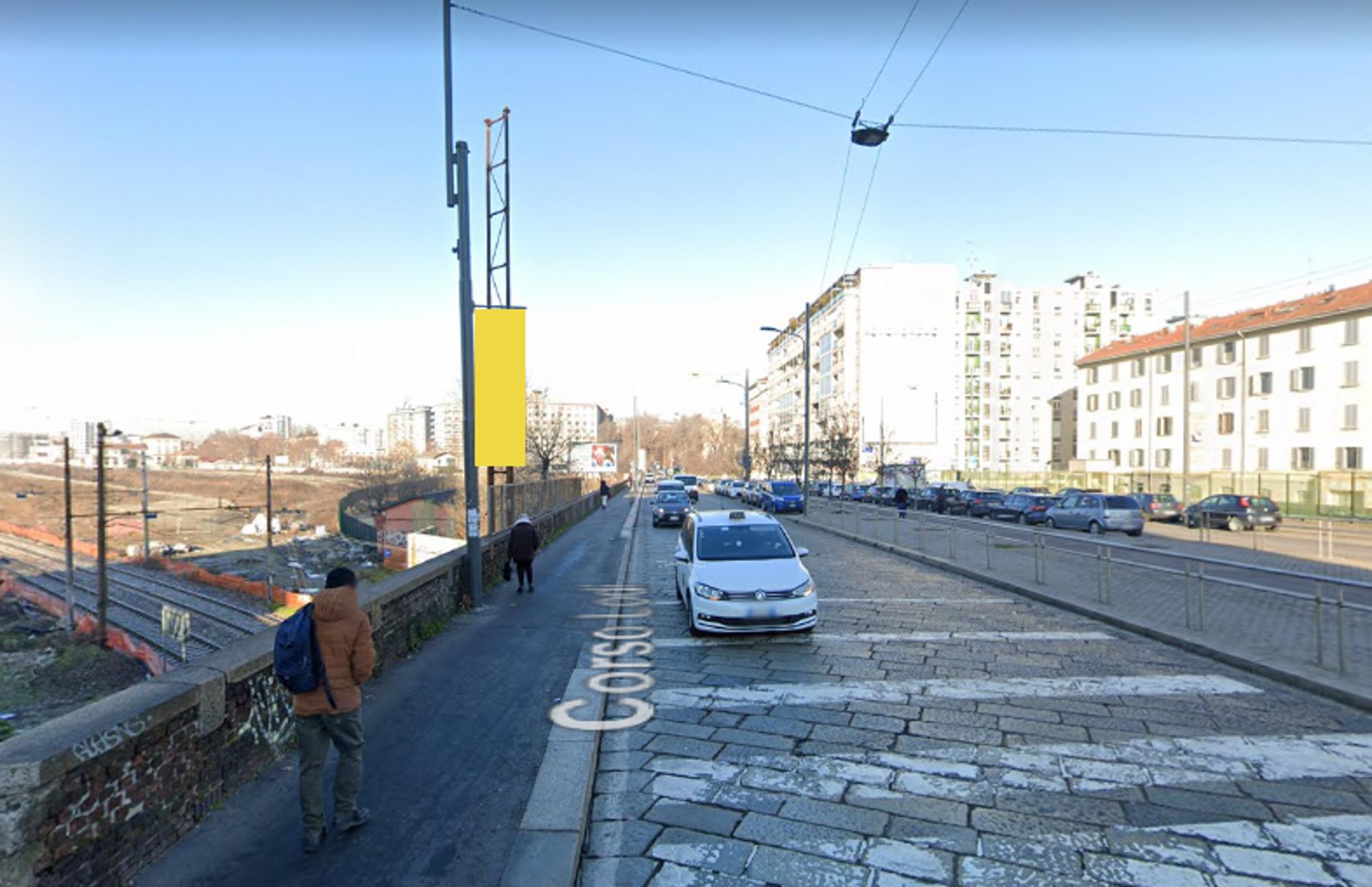 Impianto VERTICAL BANNER a Milano, in zona Alimnetari Hua Qiao
