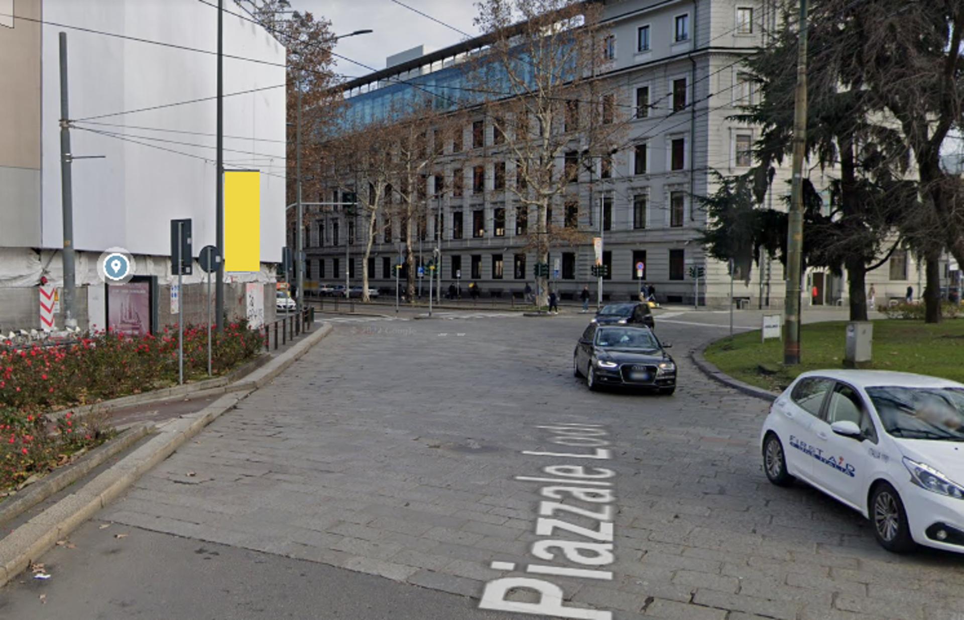 Impianto VERTICAL BANNER a Milano, in zona NaturaSì