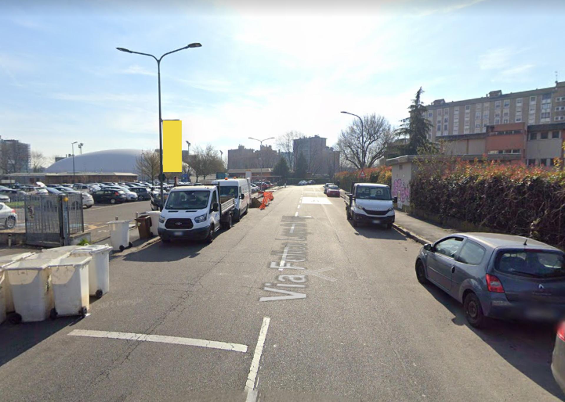 Impianto VERTICAL BANNER a Milano, in zona Francesco