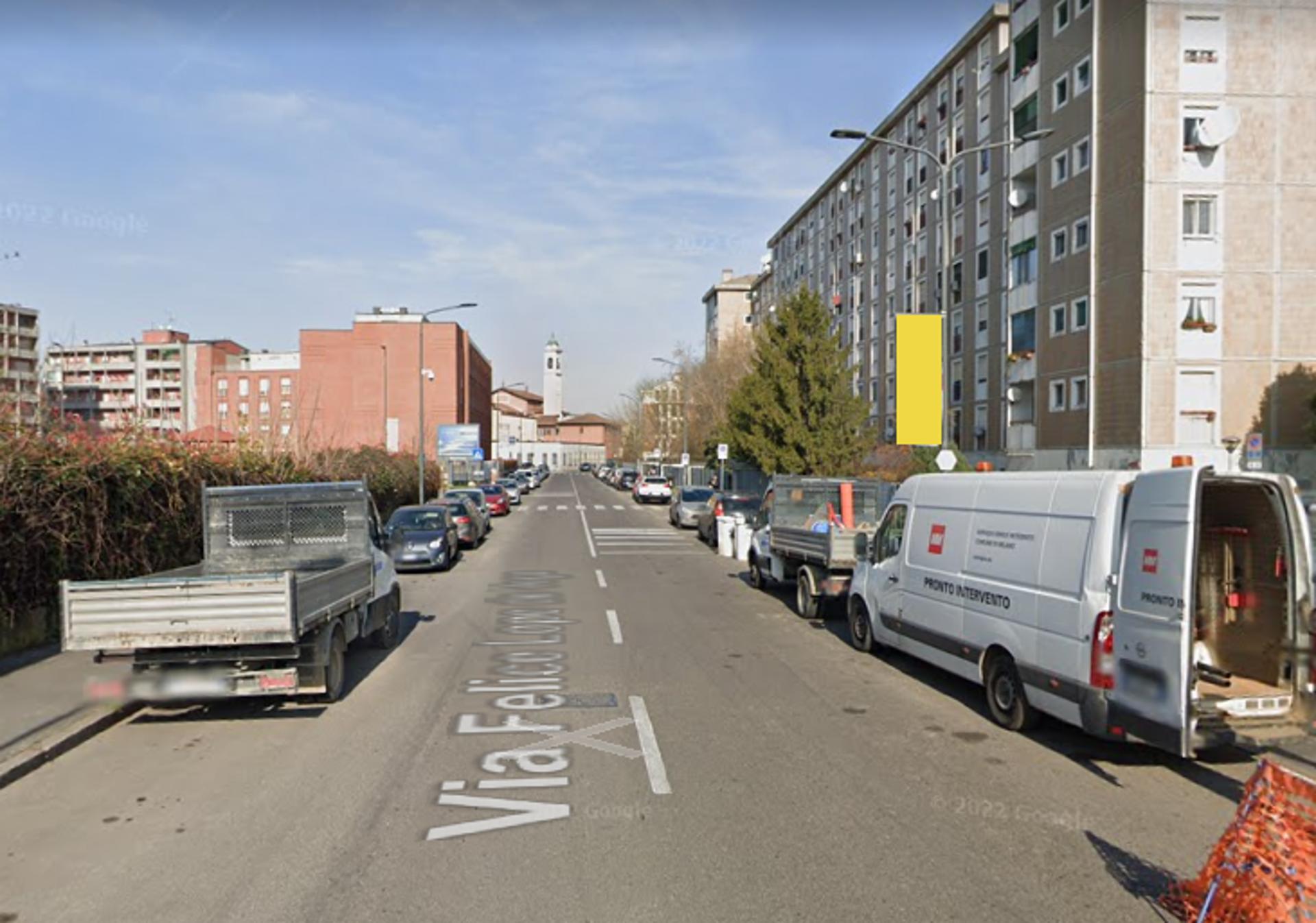 Impianto VERTICAL BANNER a Milano, in zona Francesco