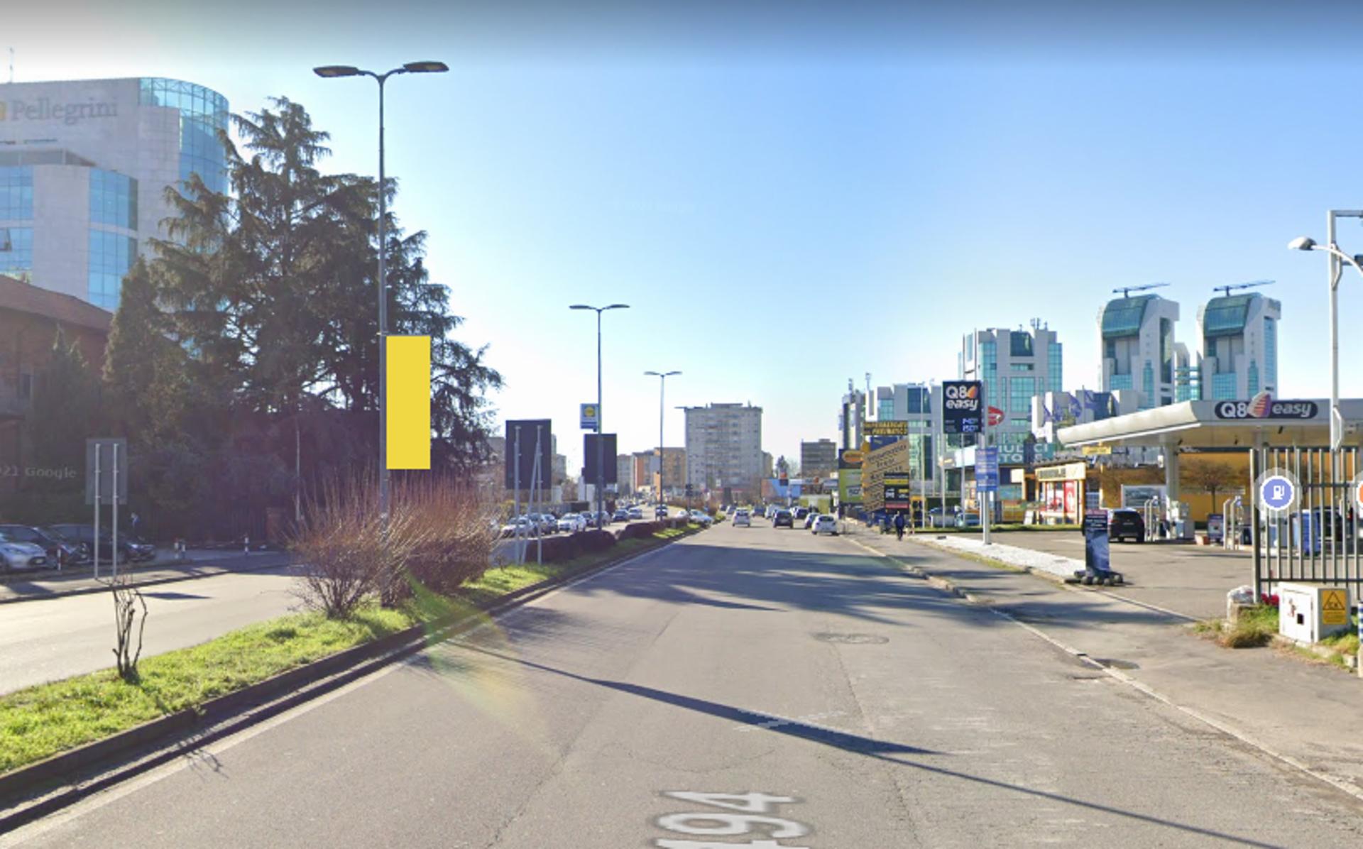 Impianto VERTICAL BANNER a Milano, in zona Mangiaspaghetti