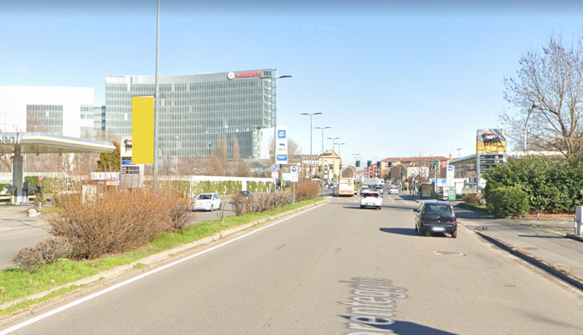 Impianto VERTICAL BANNER a Milano, in zona Mangiaspaghetti